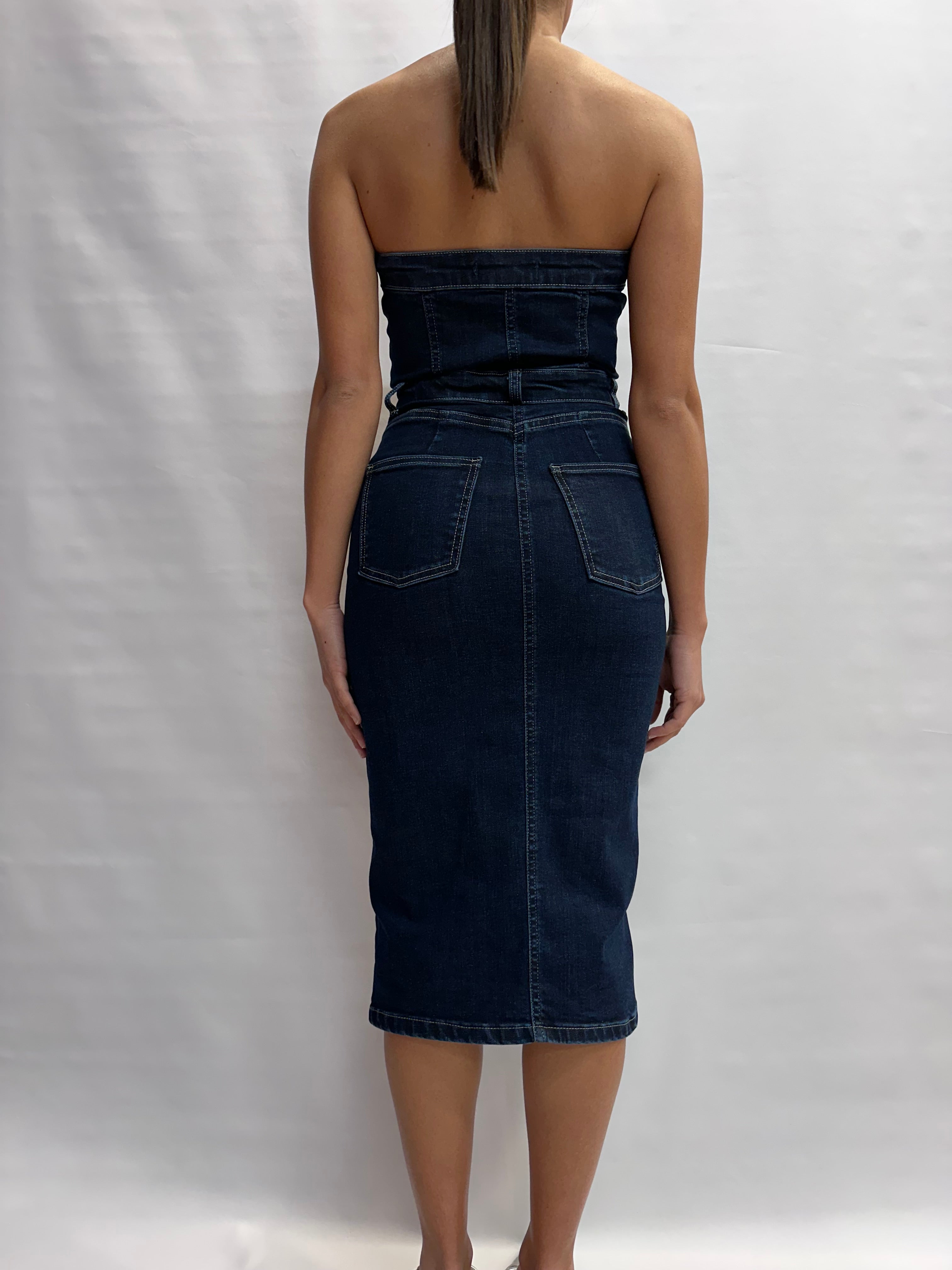 Tubino RINASCIMENTO smanicato elasticizzato con chiusura a bottoni centrali - COD: CFC00127421003