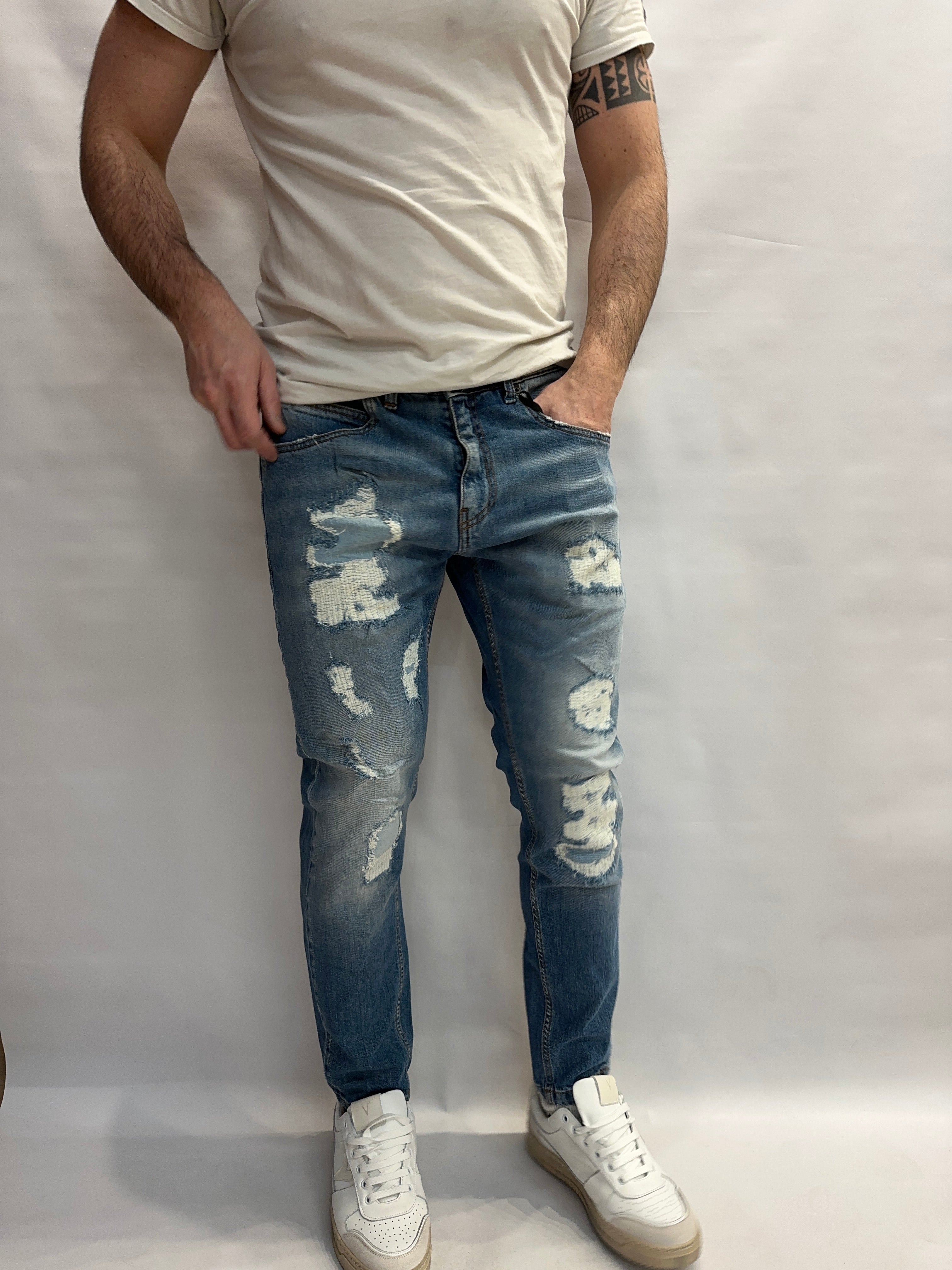 Jeans BERNA modello slim elasticizzato (ossia asciutto di gamba e lunghezza alla scarpa) color Blu Denim  - COD: 26100130