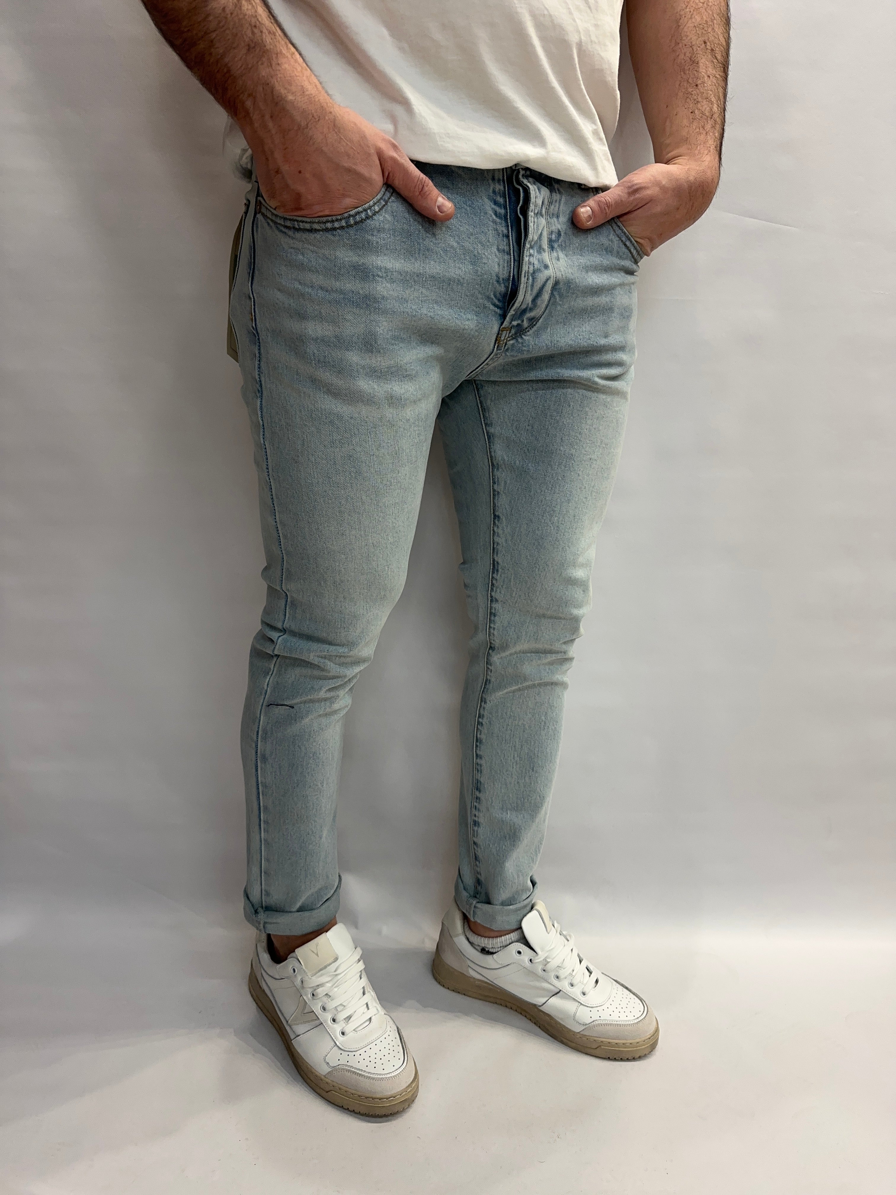 Jeans BERNA modello slim elasticizzato (ossia asciutto) senza strappi - COD: 26127030