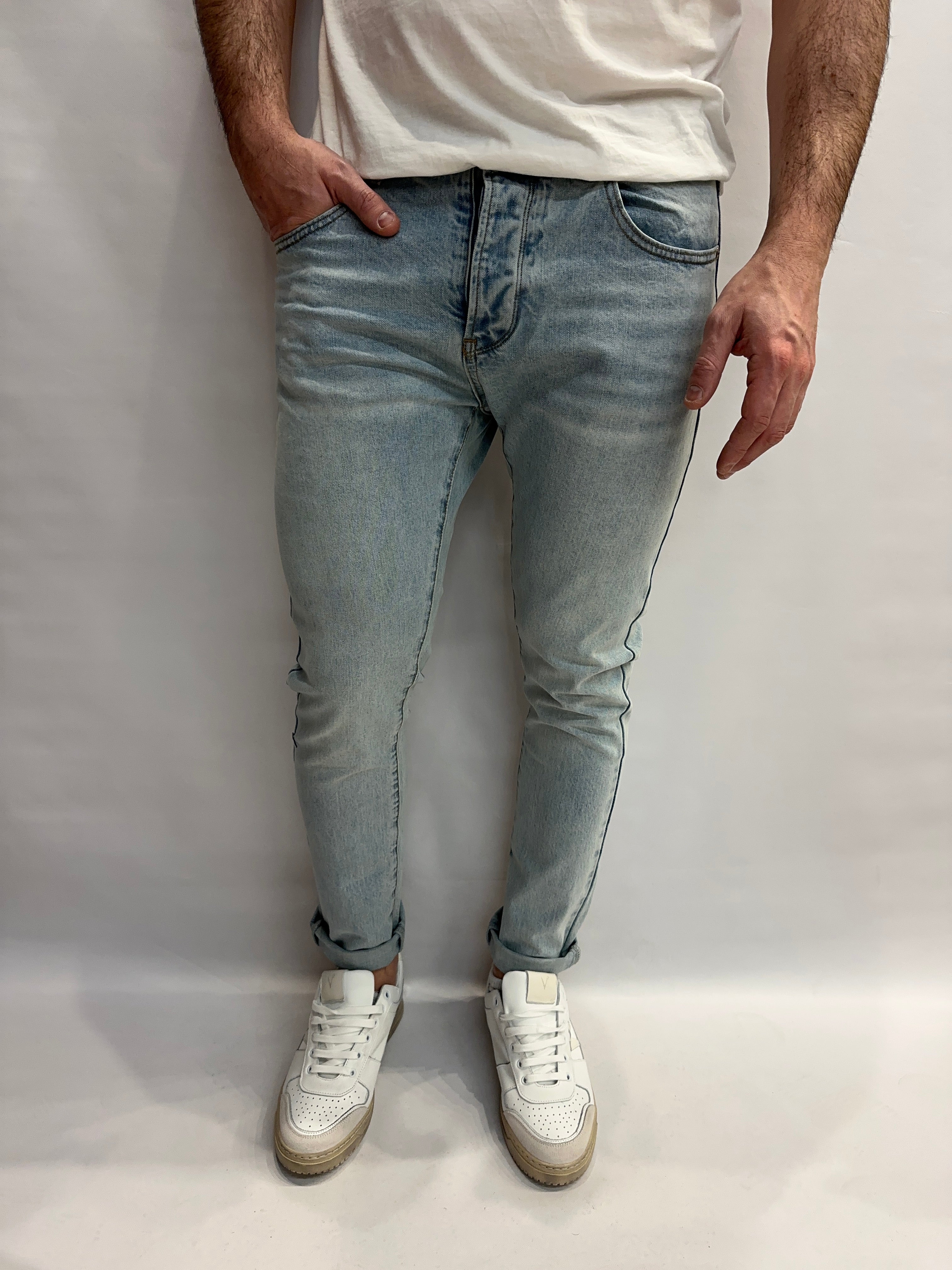 Jeans BERNA modello slim elasticizzato (ossia asciutto) senza strappi - COD: 26127030