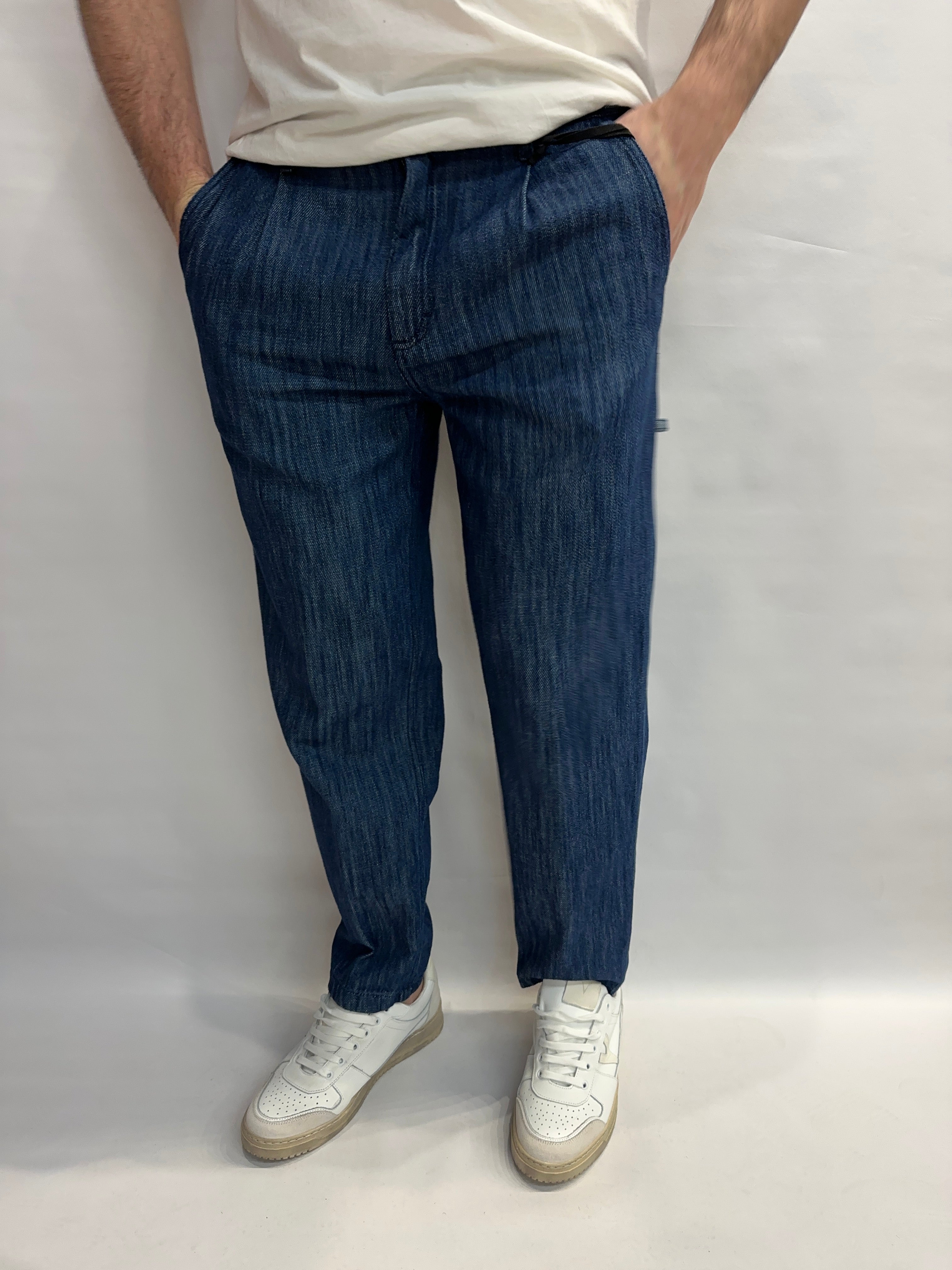 Jeans BERNA modello baggy (molto morbido di gamba) con tela super leggera, con pences  - COD: 26137530