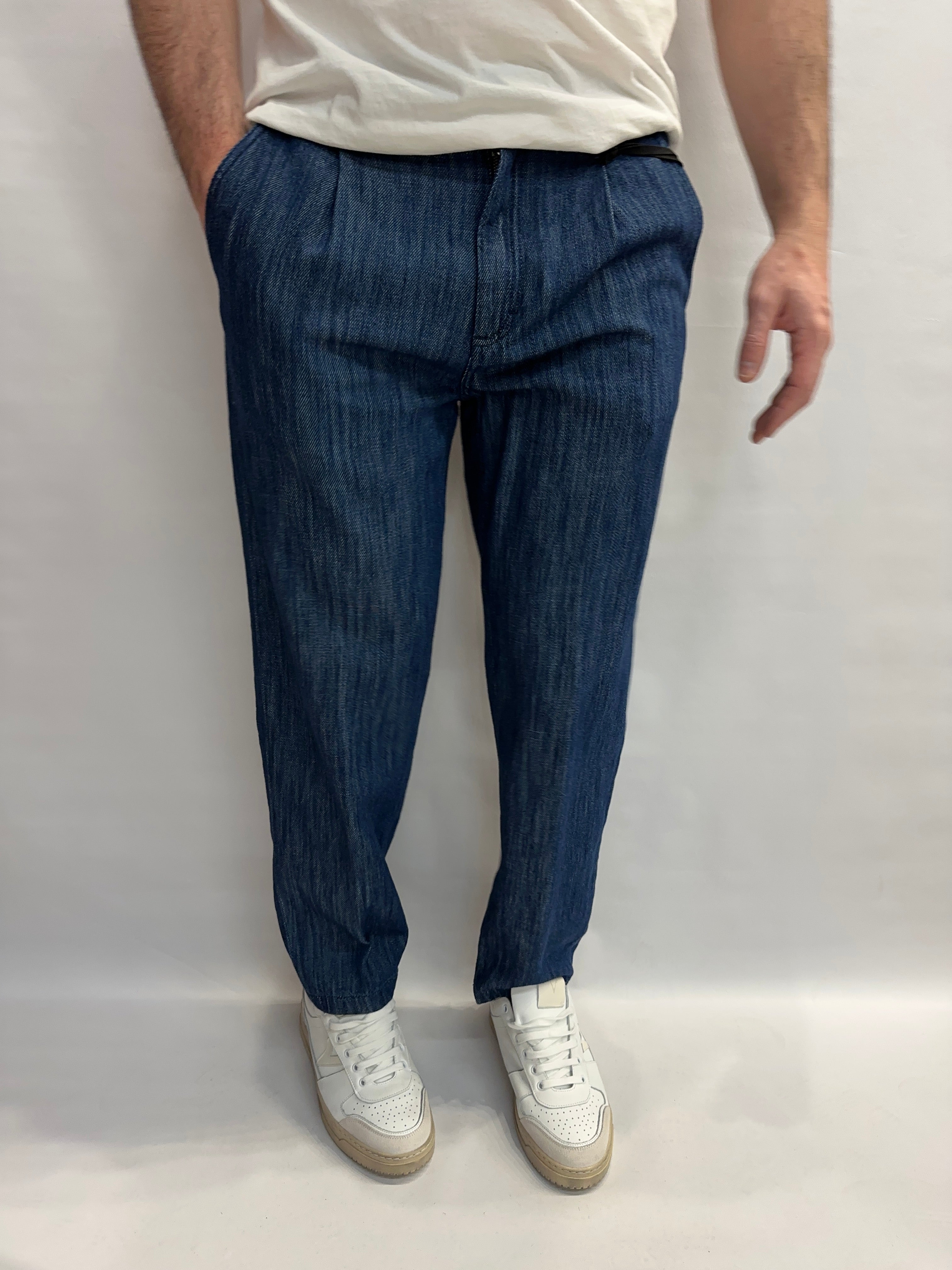 Jeans BERNA modello baggy (molto morbido di gamba) con tela super leggera, con pences  - COD: 26137530