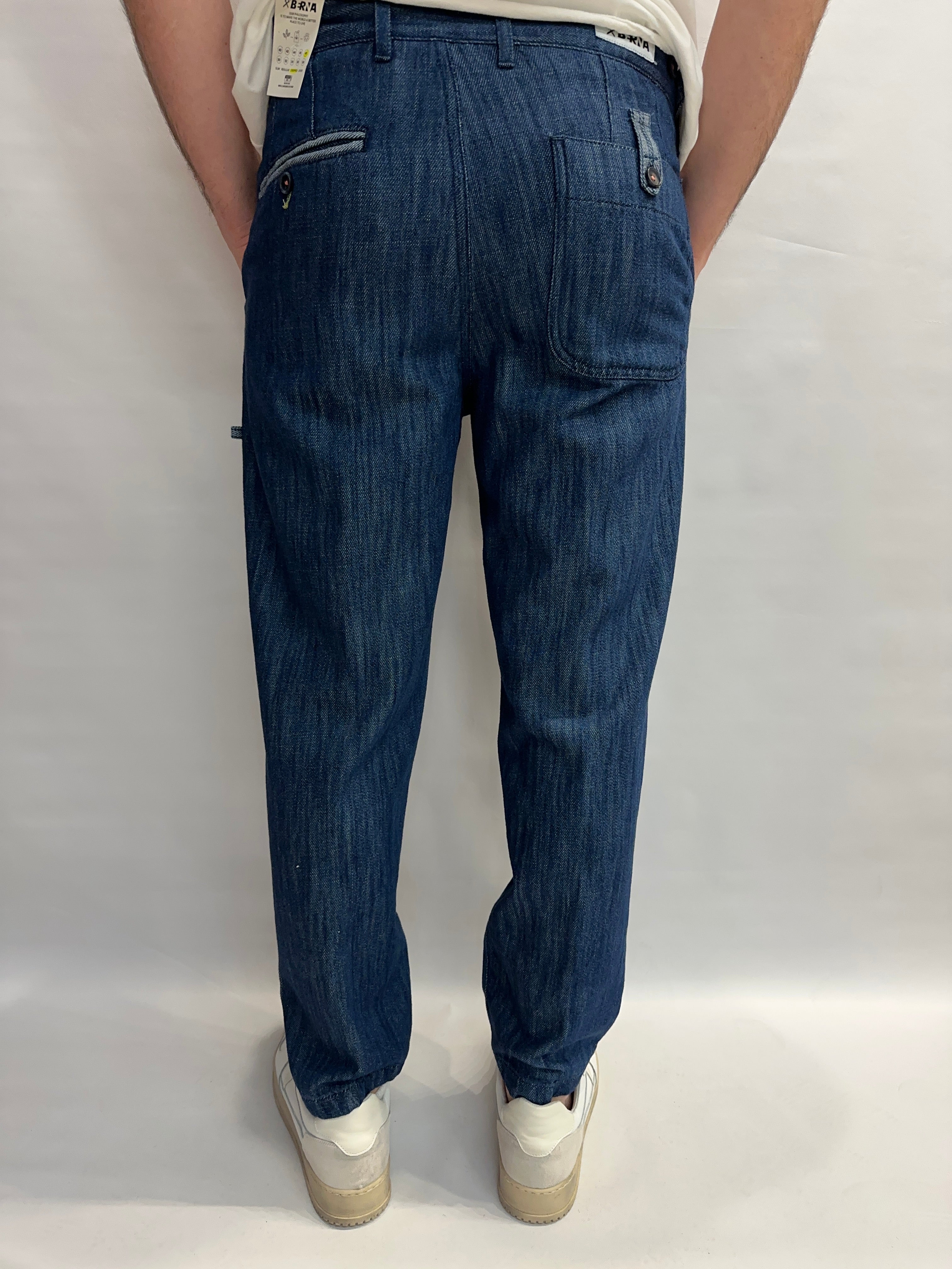 Jeans BERNA modello baggy (molto morbido di gamba) con tela super leggera, con pences  - COD: 26137530