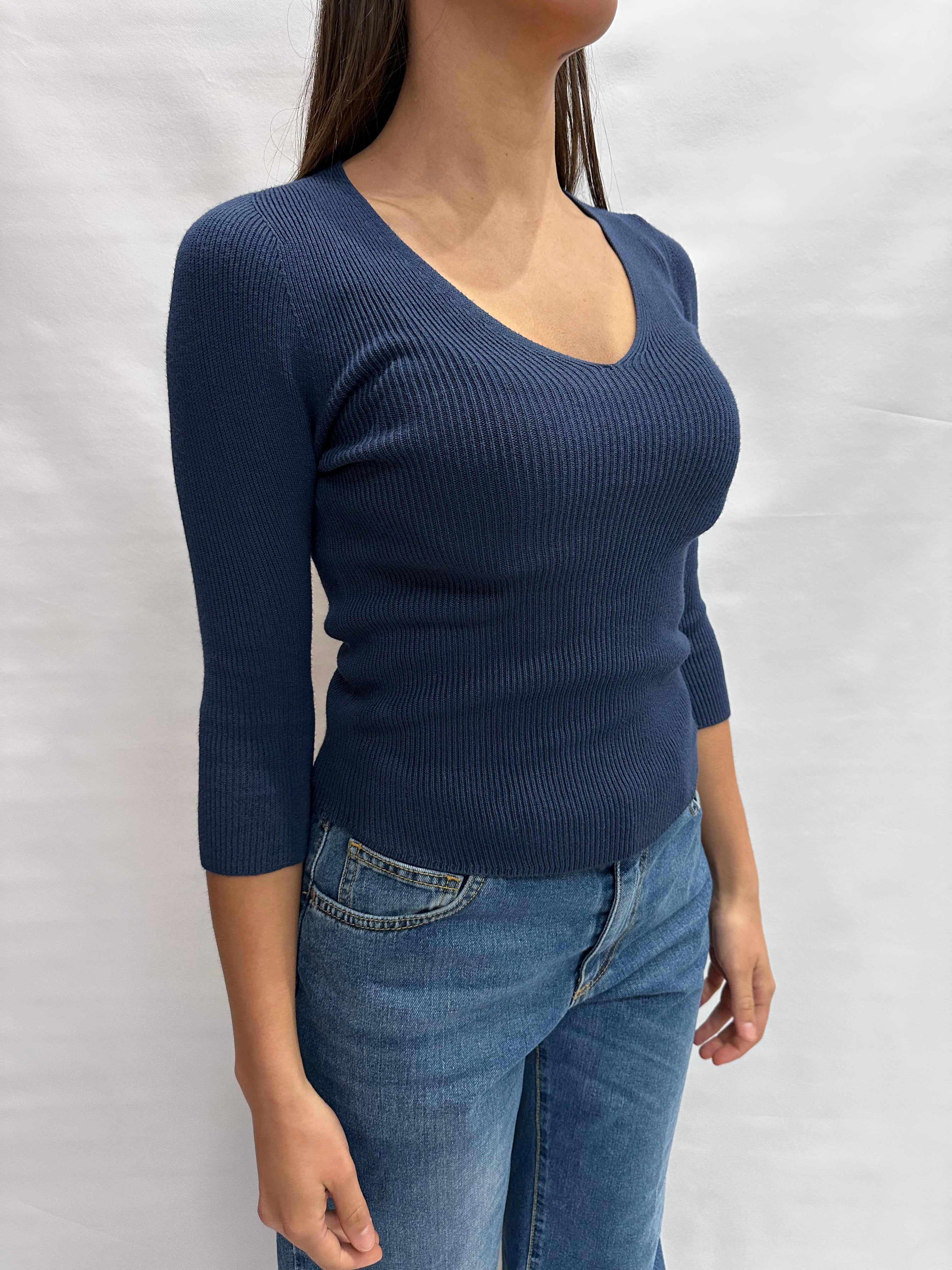 Maglia TENSIONE IN leggera con manica 3/4 e scollo a "V" - COD: 4439