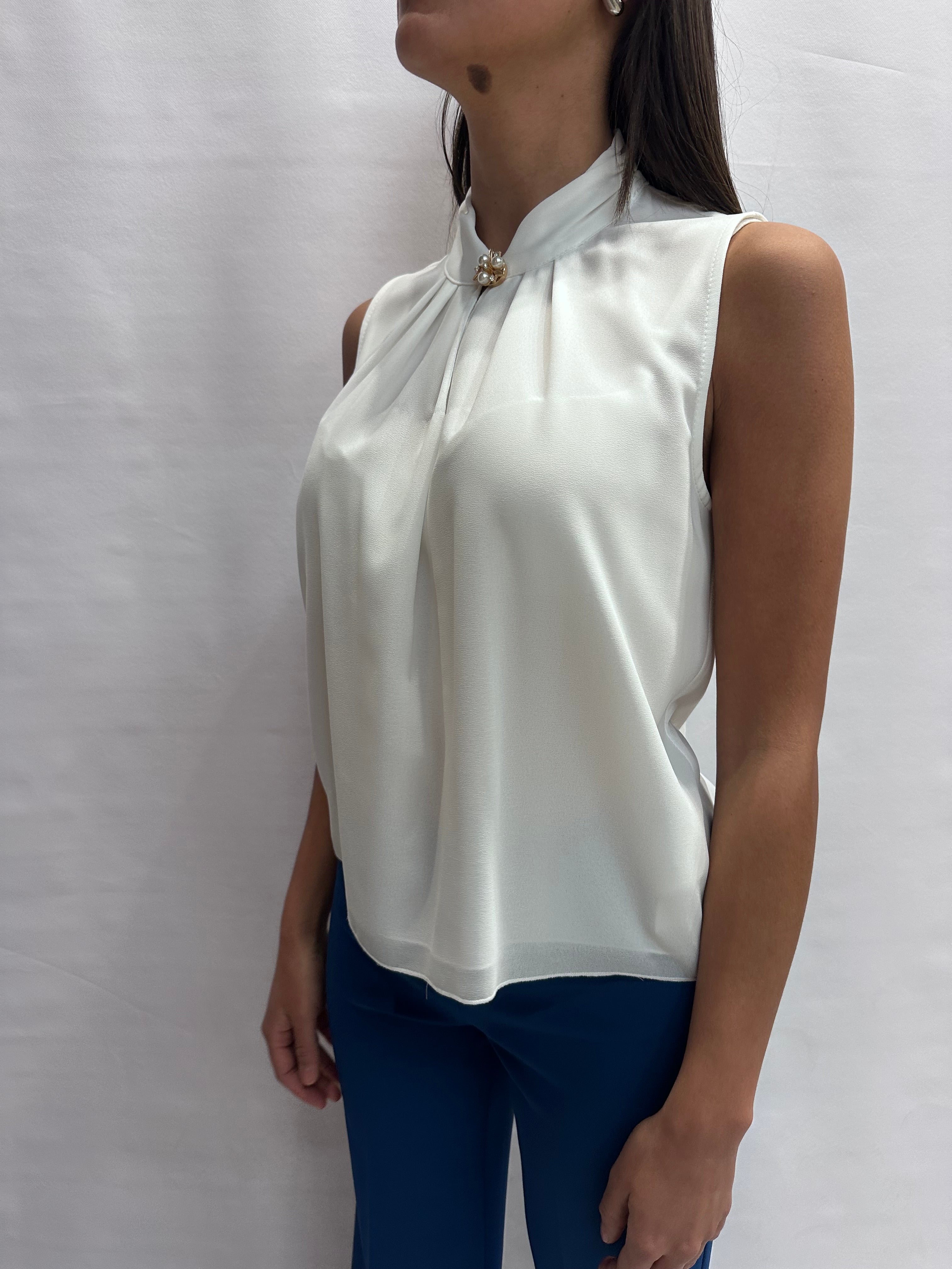 Camicetta RINASCIMENTO smanicata con chiusura a bottone gioiello - Cod: CFC0127646003