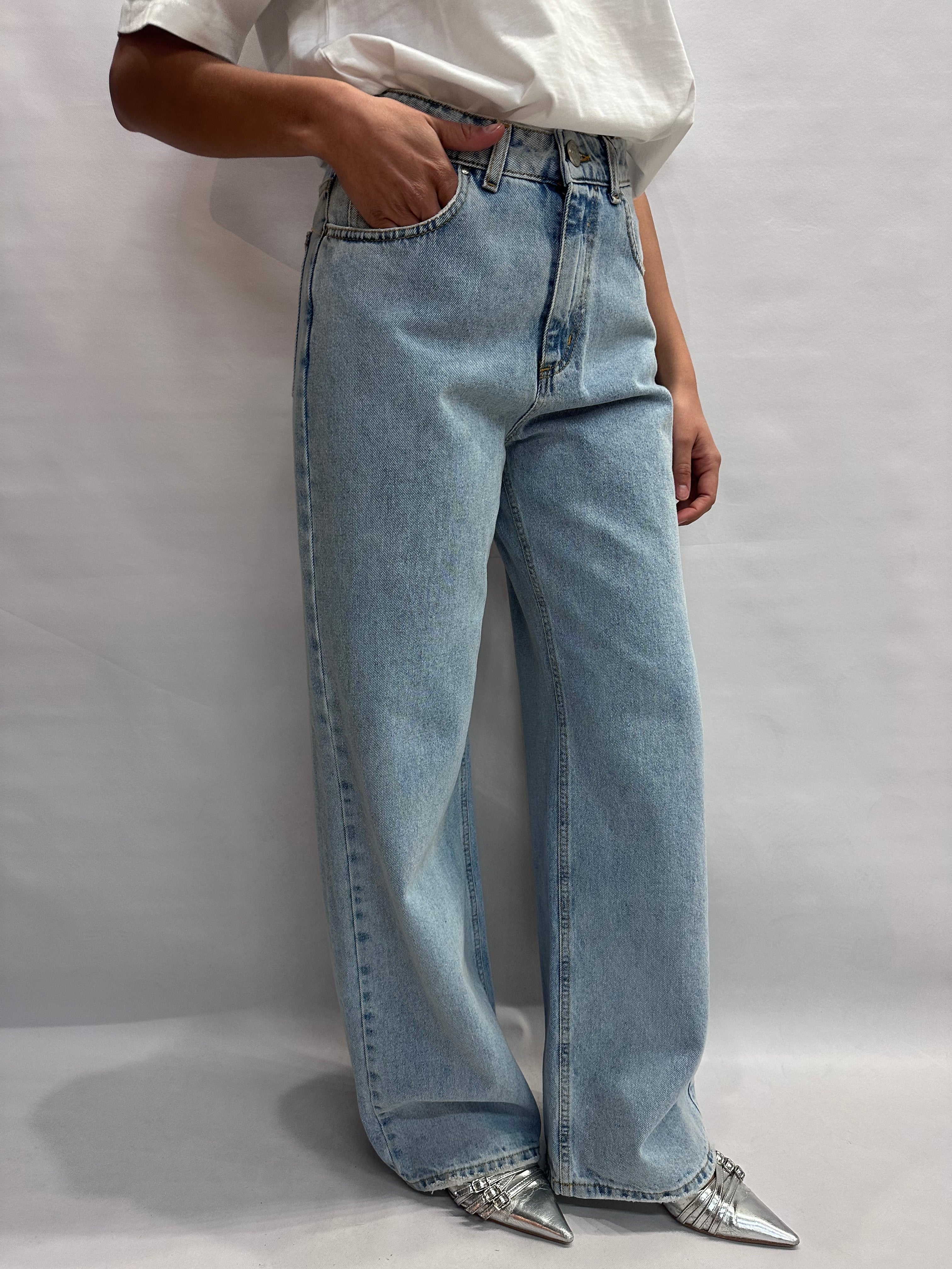 Jeans TENSIONE IN modello "LOOSE" gamba ampia e fondo largo - COD: PRADO642