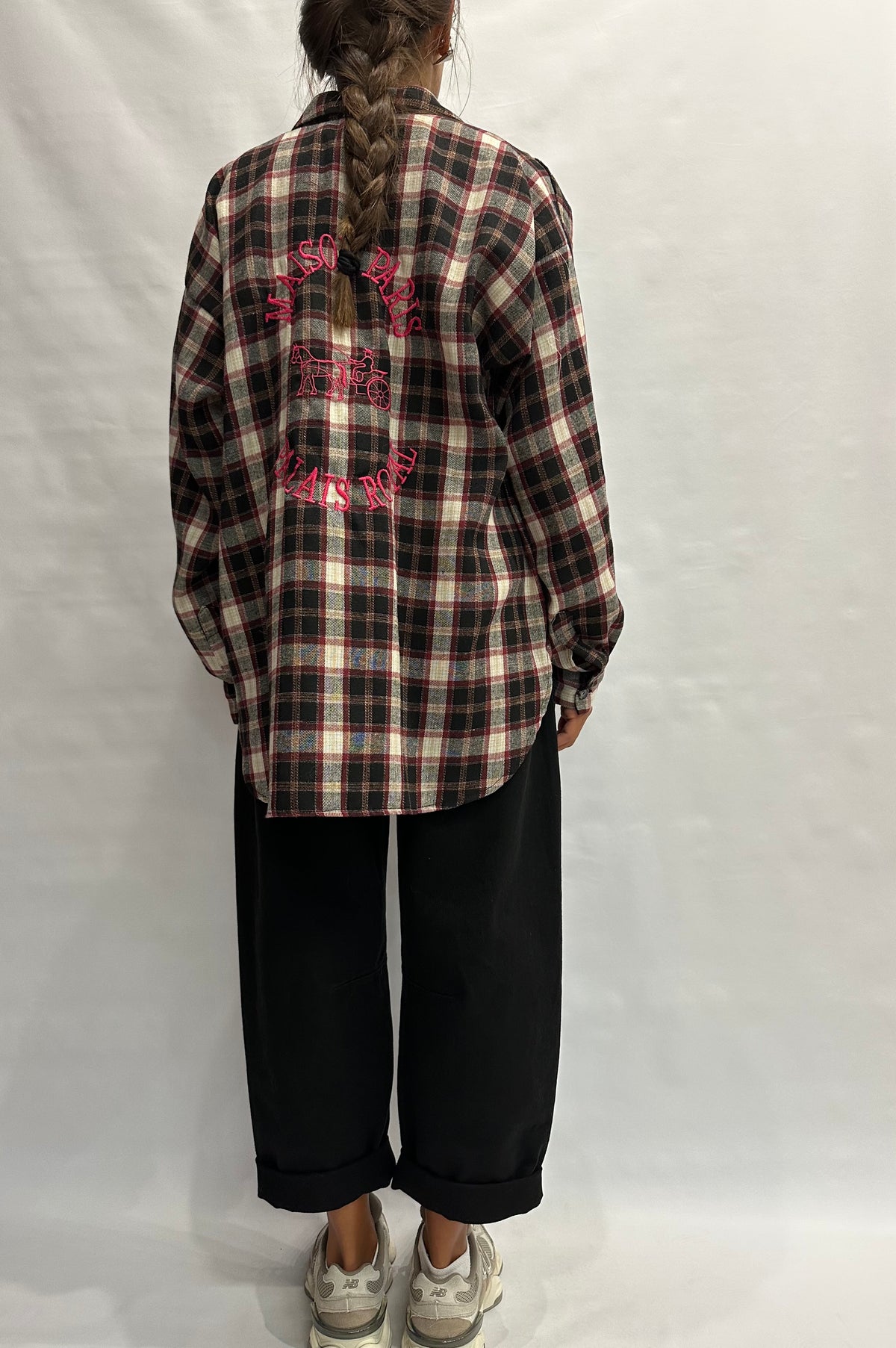 Camicia TENSIONE IN morbida con trama scozzese, taschino frontale ricamato e scritta sul retro - Cod: W26C500