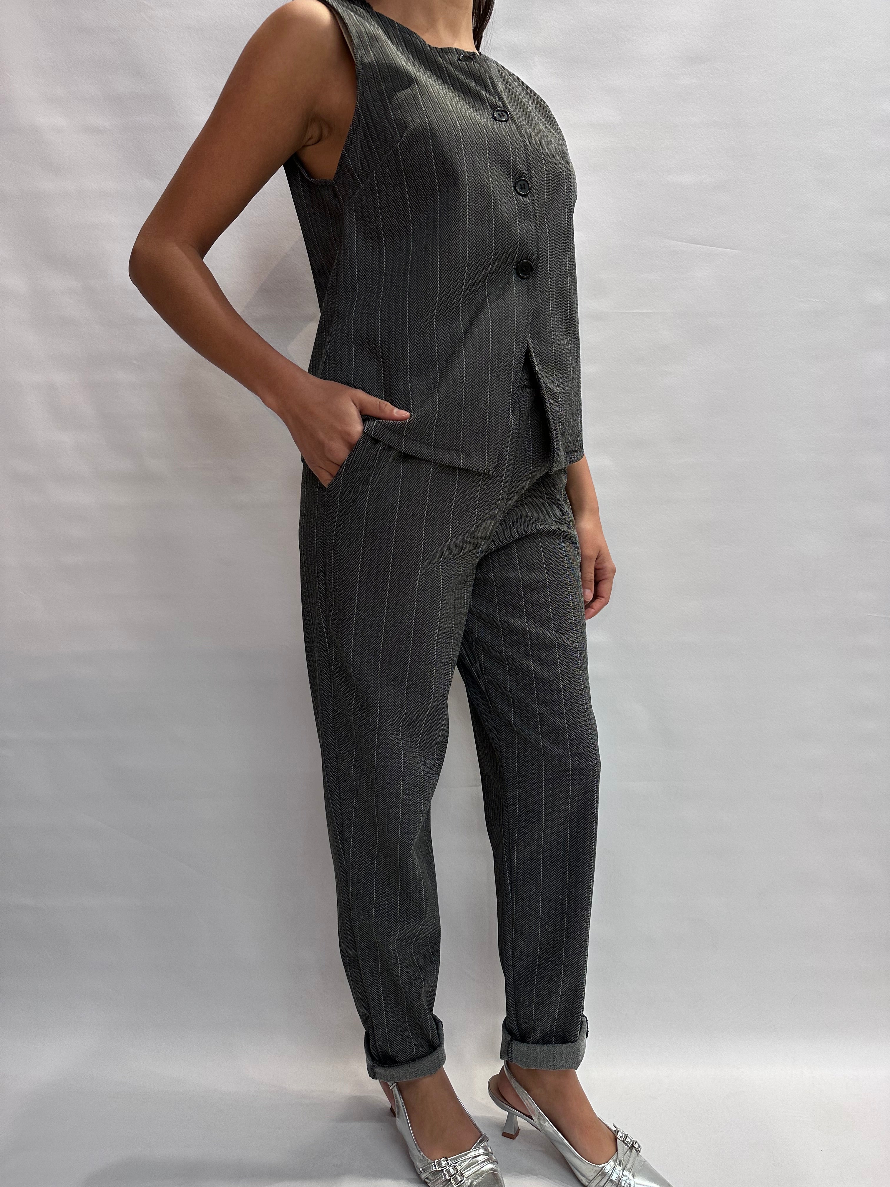 Coordinato NO BRAND composto da pantalone asciutto e gilet con trama spigata , COD: U13095 E U13099