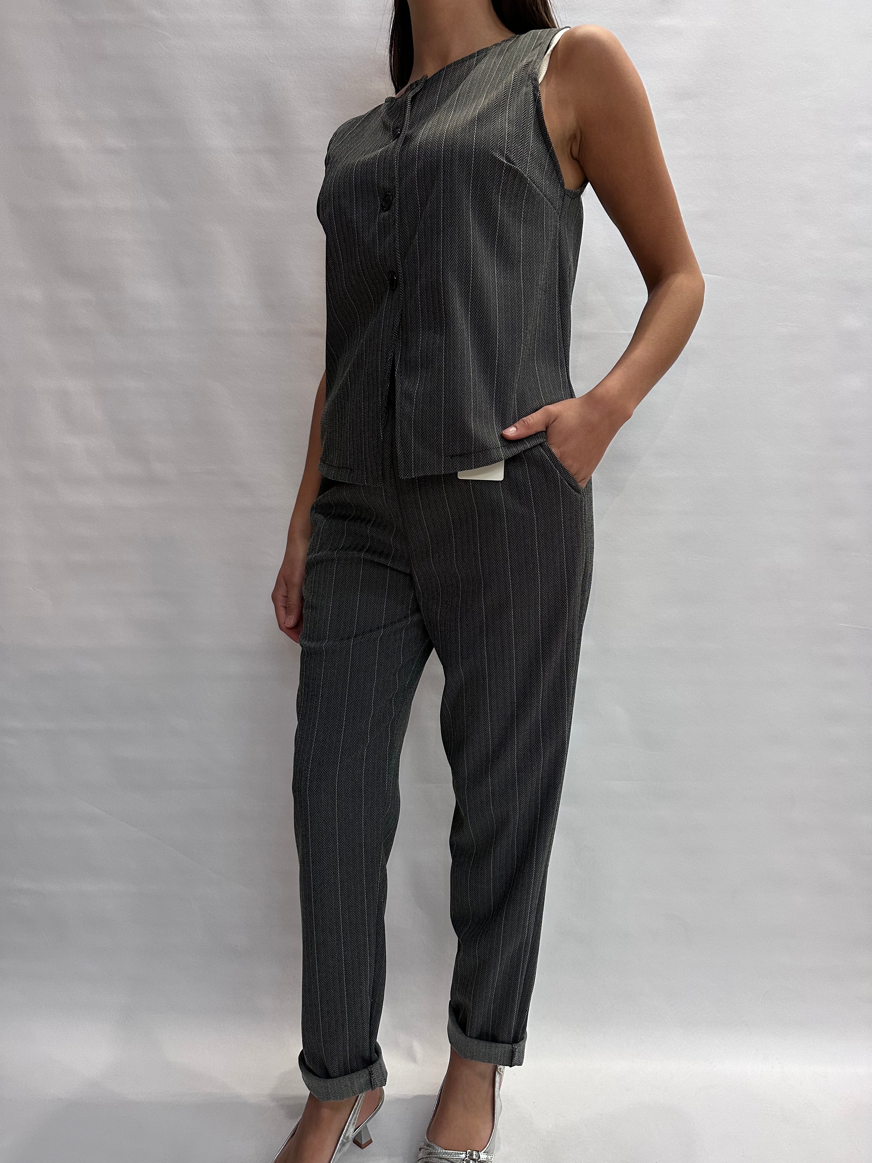 Coordinato NO BRAND composto da pantalone asciutto e gilet con trama spigata , COD: U13095 E U13099