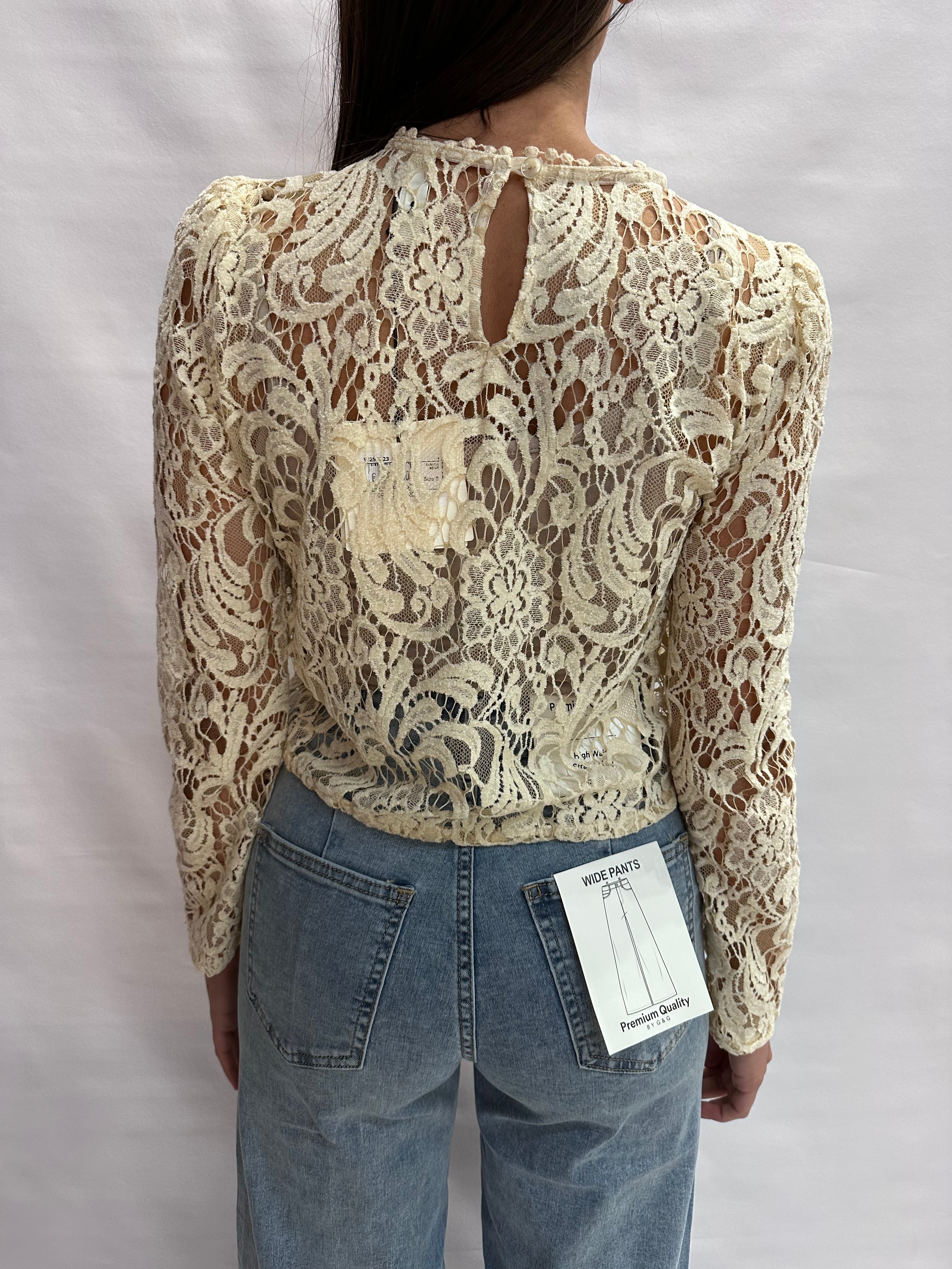 Camicia TENSIONE IN corta in pizzo, manica lunga, con bottoncino sul retro - Cod: W25C223