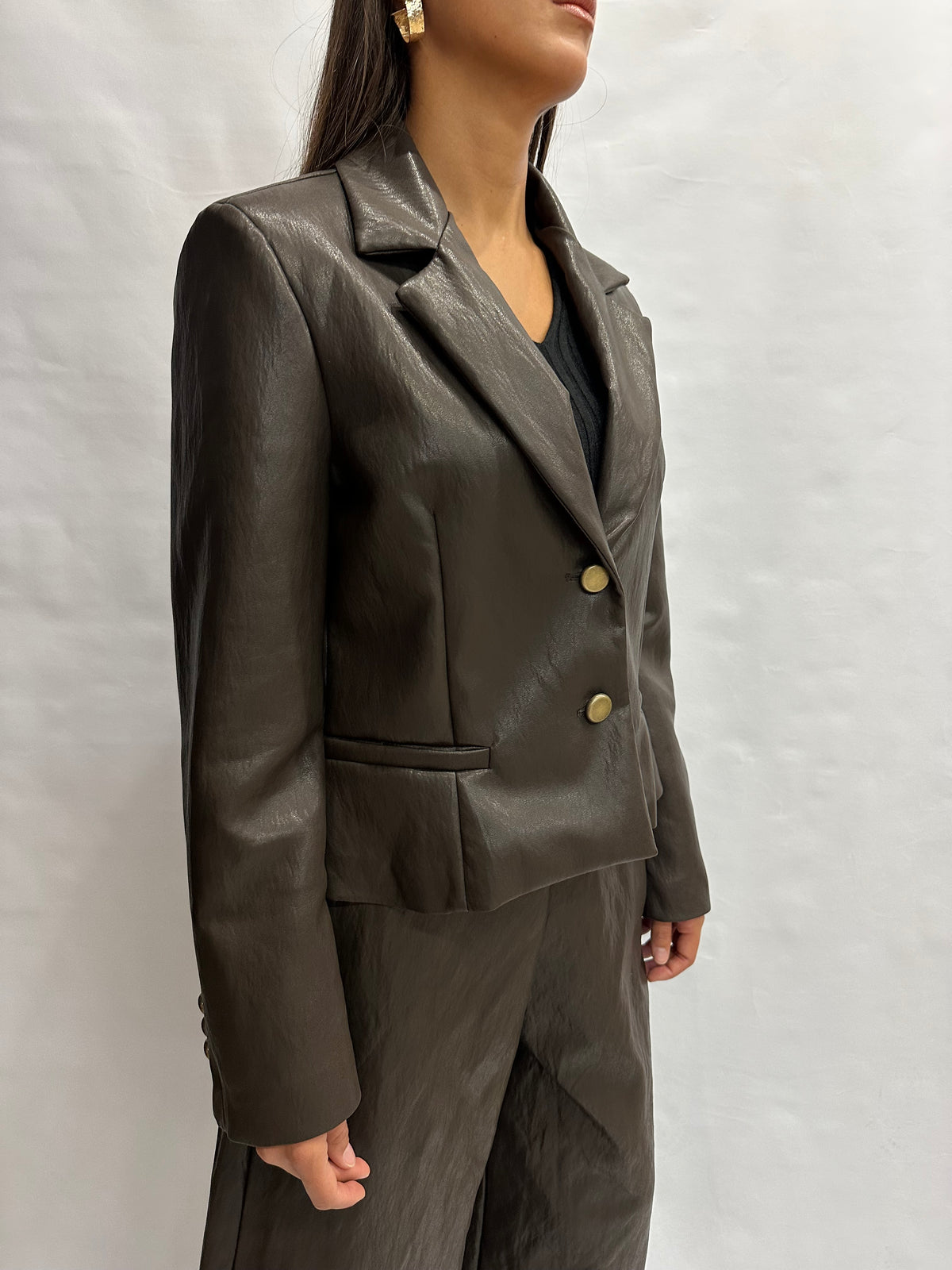 Giacca TENSIONE IN in similpelle disponibile con due pantaloni coordinato - COD: W26J658