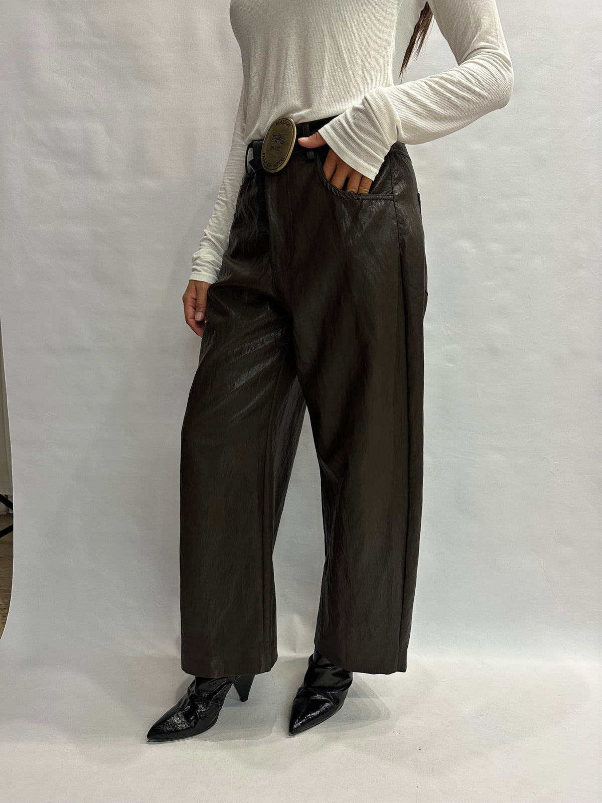 Pantalone TENSIONE IN modello in similpelle disponibile anche con giacca in coordinato - COD: W26P660