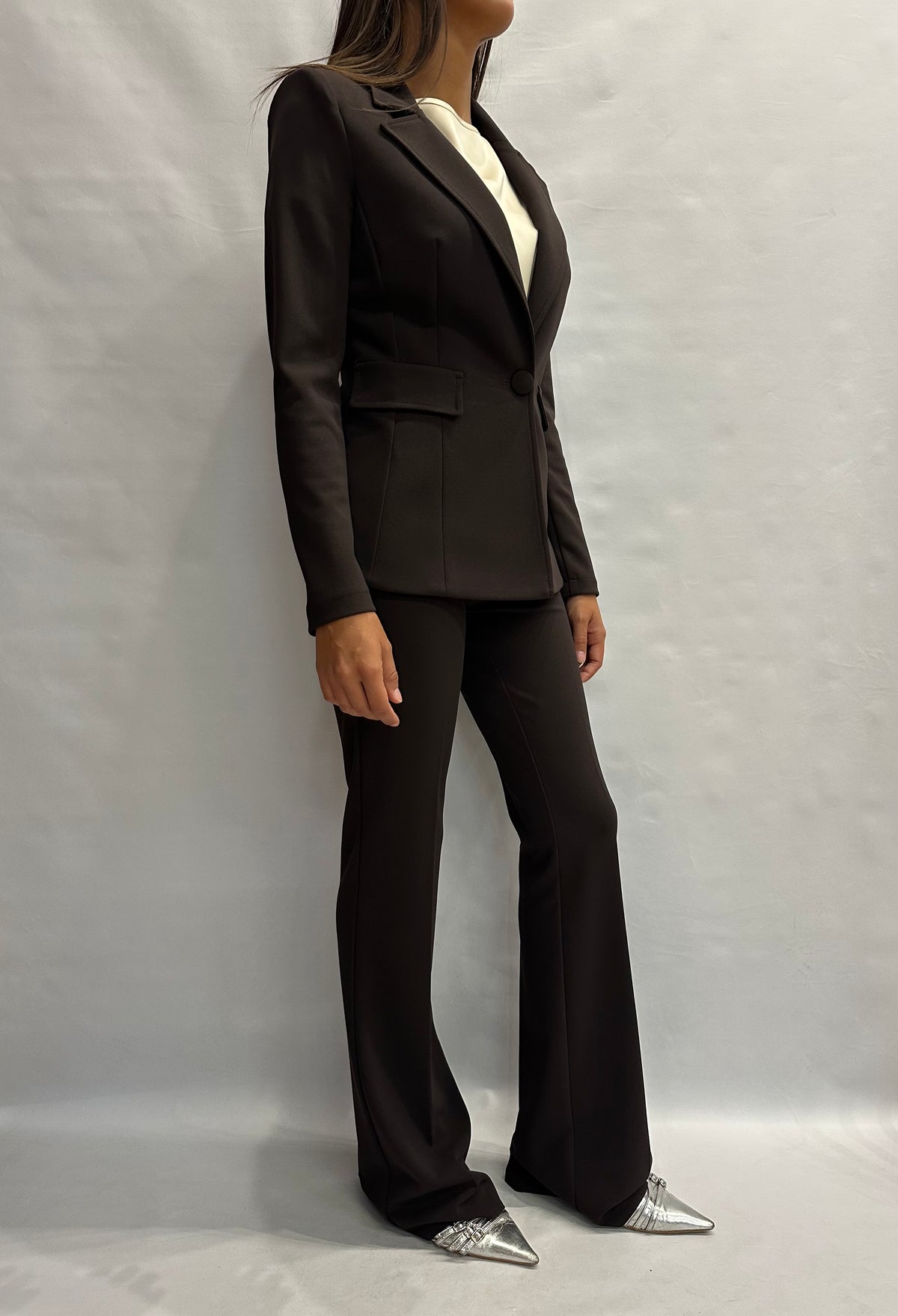 Pantalone RINASCIMENTO (MARRONE) in crêpe a zampa disponibile anche con giacca in coordinato COD: CFC0130162003