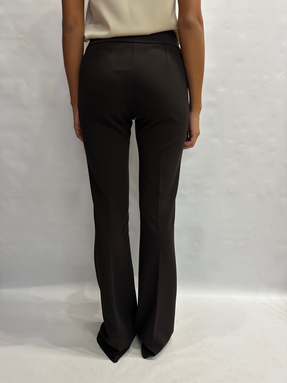 Pantalone RINASCIMENTO (MARRONE) in crêpe a zampa disponibile anche con giacca in coordinato COD: CFC0130162003