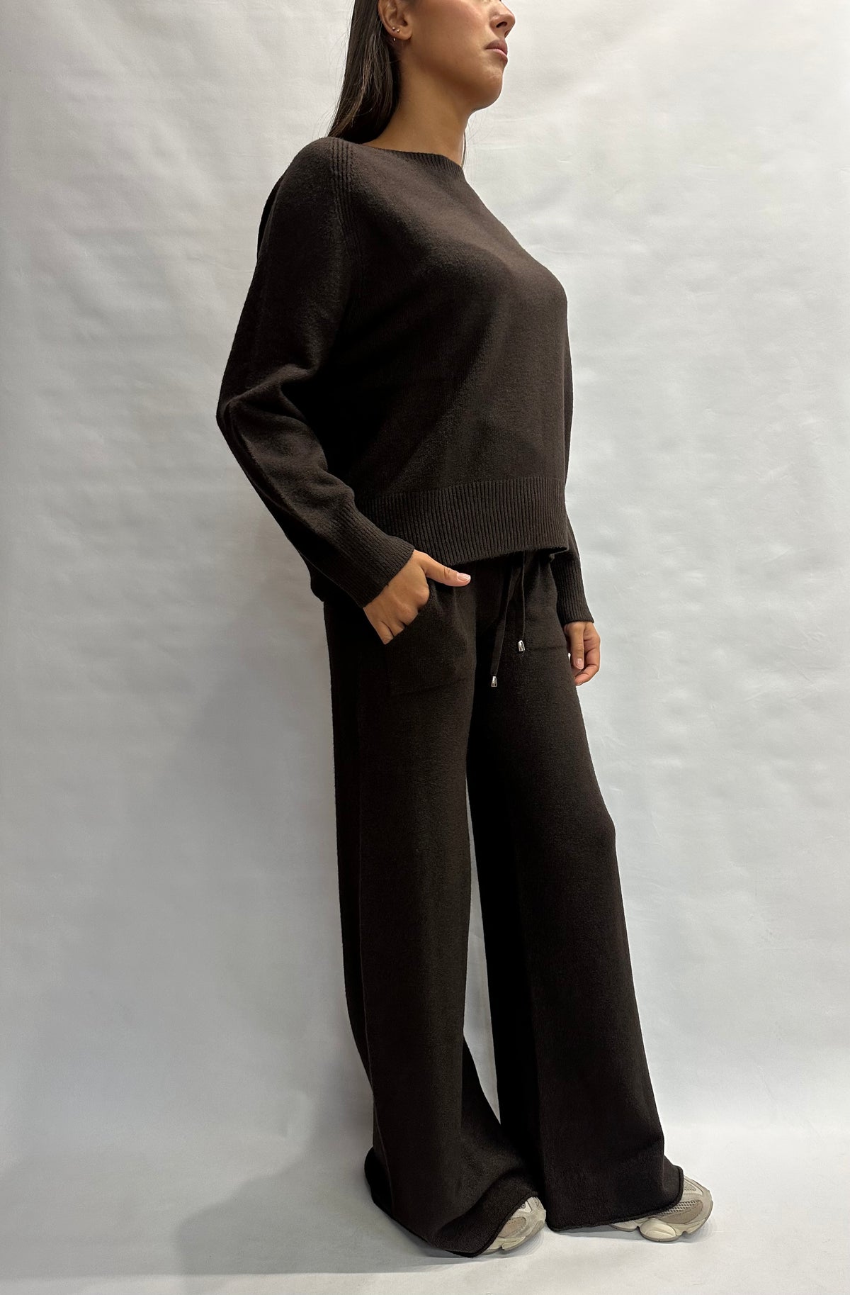 Coordinato BLUEJOINT in maglia composto da pantalone a palazzo e maglia con collo a barchetta , COD: 370176  E 570587