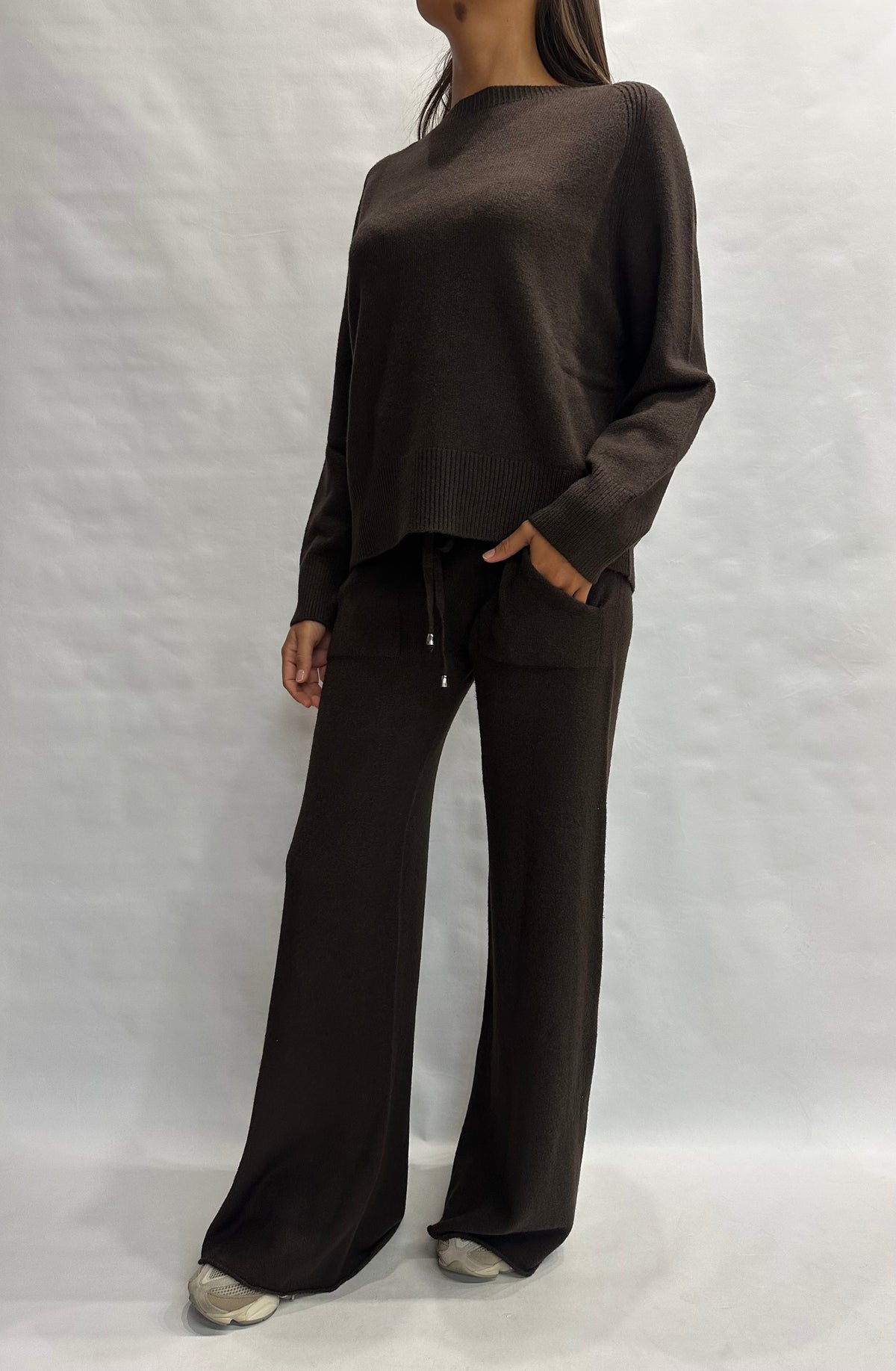 Coordinato BLUEJOINT in maglia composto da pantalone a zampa e maglia con collo a barchetta , COD: 570145 E 570587