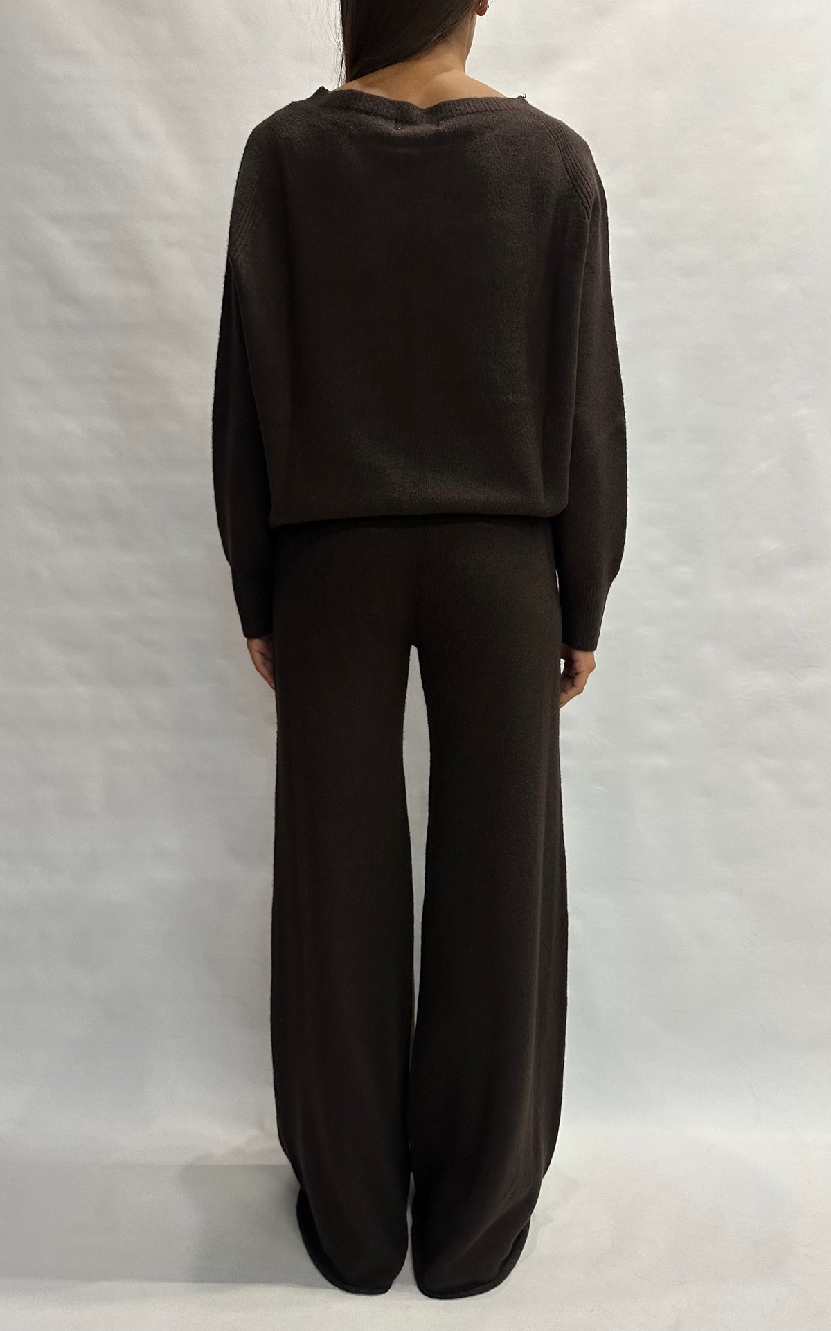 Coordinato BLUEJOINT in maglia composto da pantalone a zampa e maglia con collo a barchetta , COD: 570145 E 570587