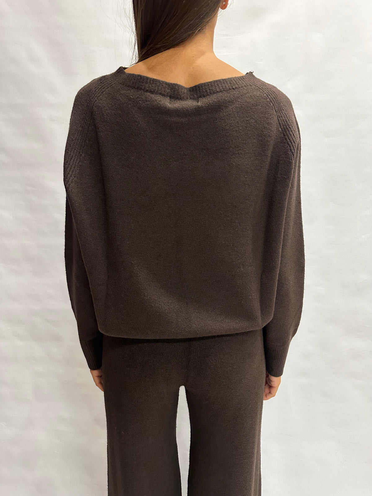 Coordinato BLUEJOINT in maglia composto da pantalone a zampa e maglia con collo a barchetta , COD: 570145 E 570587