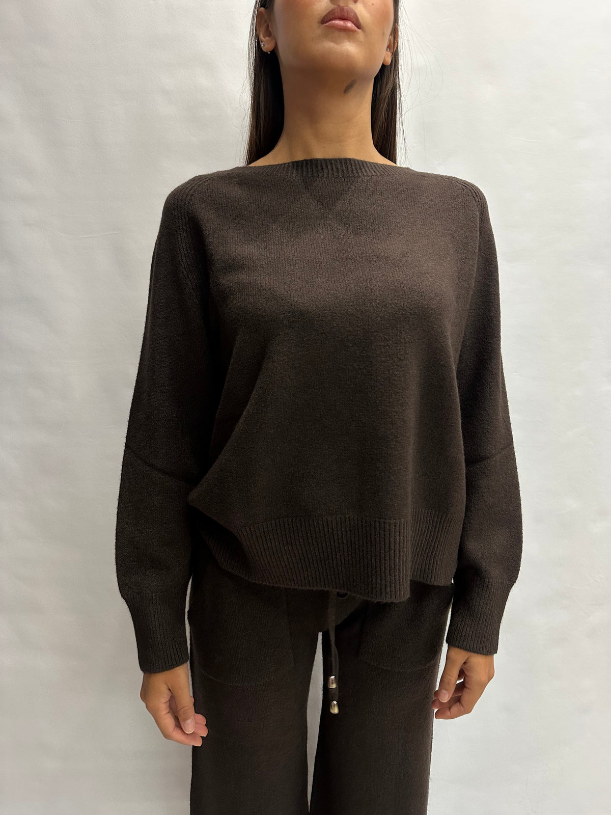 Coordinato BLUEJOINT in maglia composto da pantalone a zampa e maglia con collo a barchetta , COD: 570145 E 570587