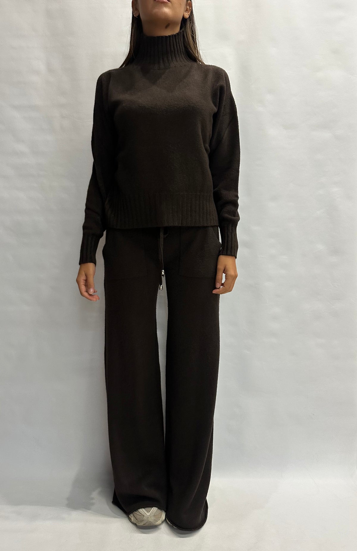 Coordinato BLUEJOINT in maglia composto da pantalone a zampa e maglia con collo a cratere , COD: 570145 E 570284