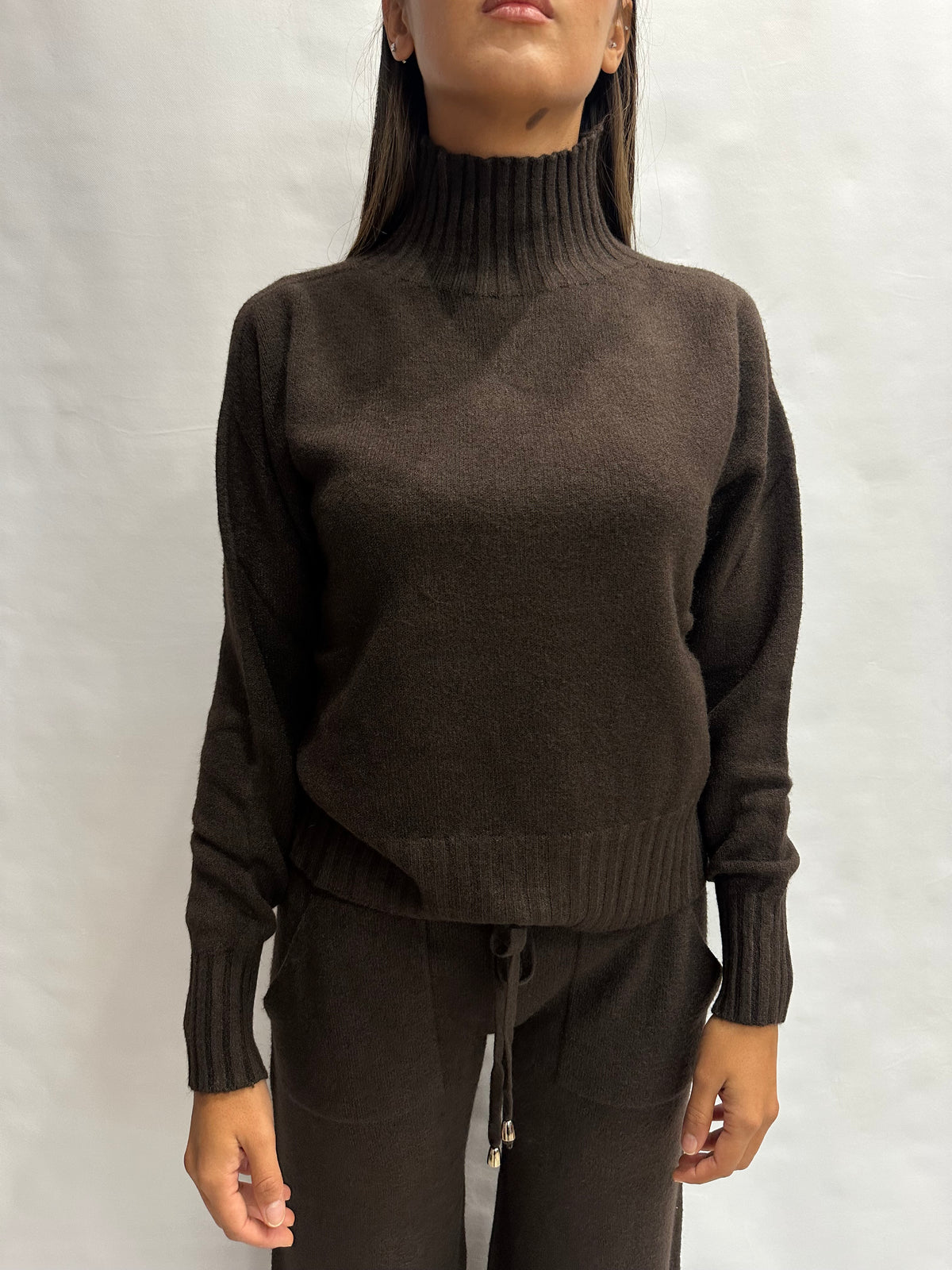 Coordinato BLUEJOINT in maglia composto da pantalone a zampa e maglia con collo a cratere , COD: 570145 E 570284