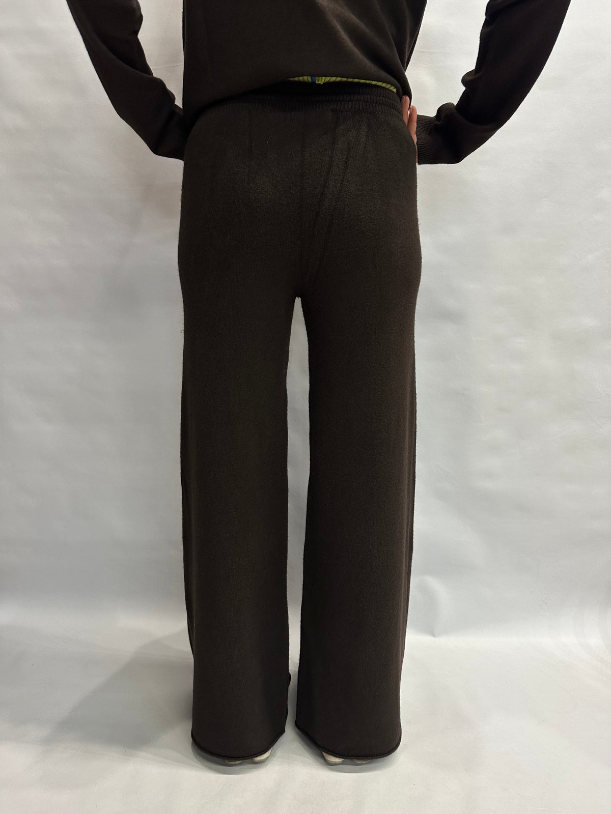 Coordinato BLUEJOINT in maglia composto da pantalone a palazzo e maglia con collo a barchetta , COD: 370176  E 570587
