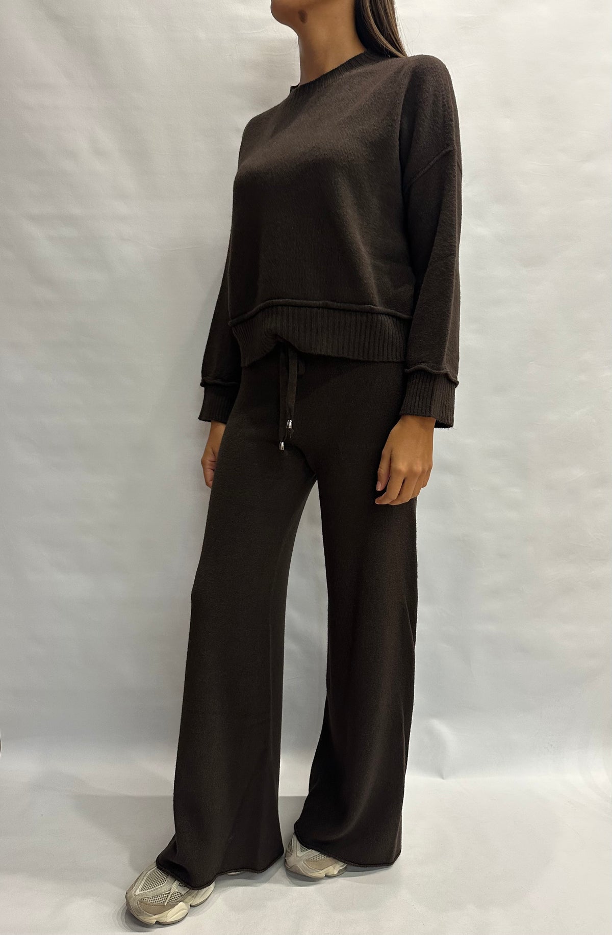 Coordinato BLUEJOINT in maglia composto da pantalone a palazzo e maglia con collo a barchetta , COD: 370176  E 570587