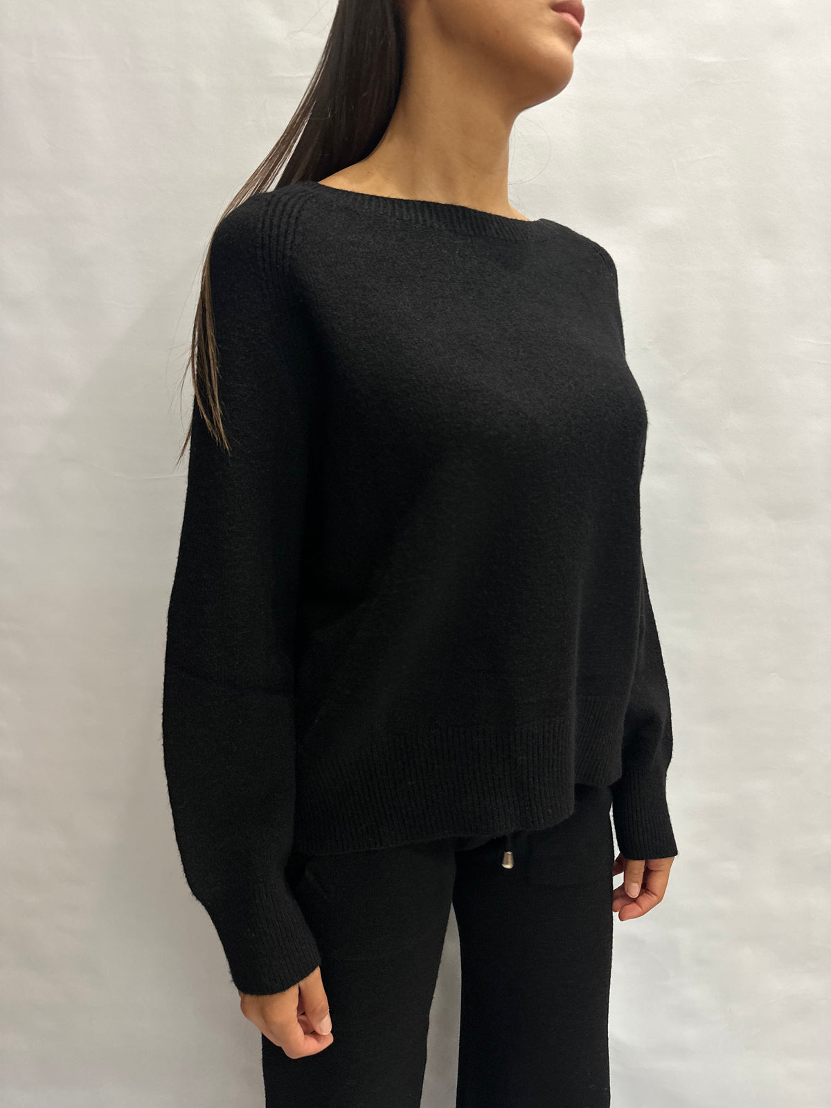Coordinato BLUEJOINT in maglia composto da pantalone a palazzo e maglia con collo a barchetta , COD: 370176  E 570587