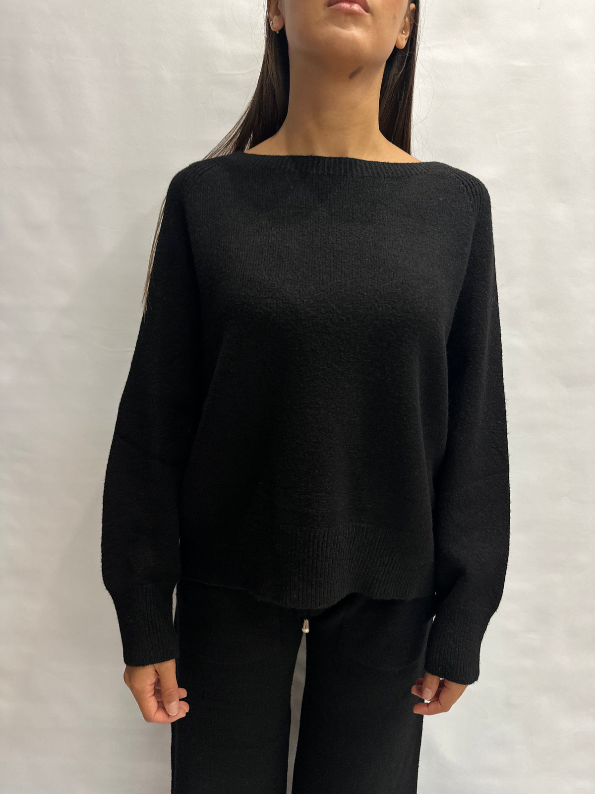 Coordinato BLUEJOINT in maglia composto da pantalone a palazzo e maglia con collo a barchetta , COD: 370176  E 570587