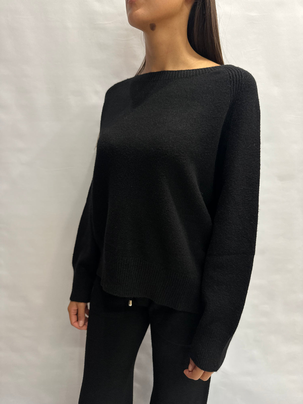 Coordinato BLUEJOINT in maglia composto da pantalone a palazzo e maglia con collo a barchetta , COD: 370176  E 570587