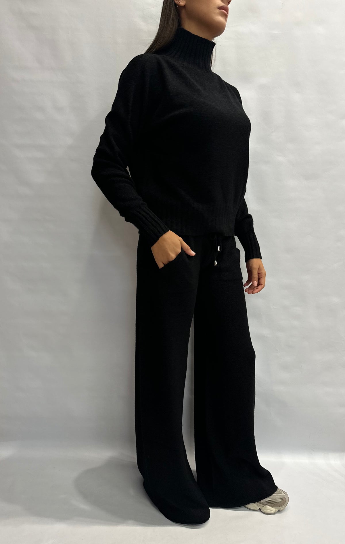 Coordinato BLUEJOINT in maglia composto da pantalone a zampa e maglia con collo a cratere , COD: 570145 E 570284