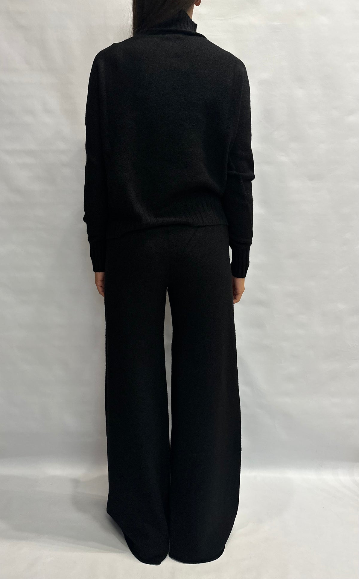 Coordinato BLUEJOINT in maglia composto da pantalone a zampa e maglia con collo a cratere , COD: 570145 E 570284