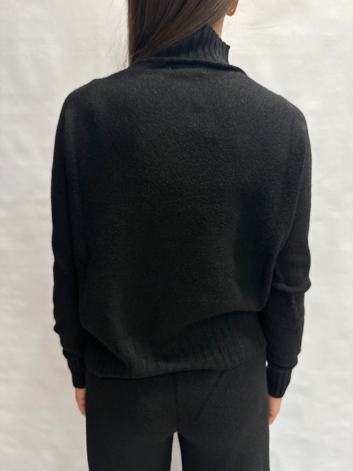 Coordinato BLUEJOINT in maglia composto da pantalone a zampa e maglia con collo a cratere , COD: 570145 E 570284