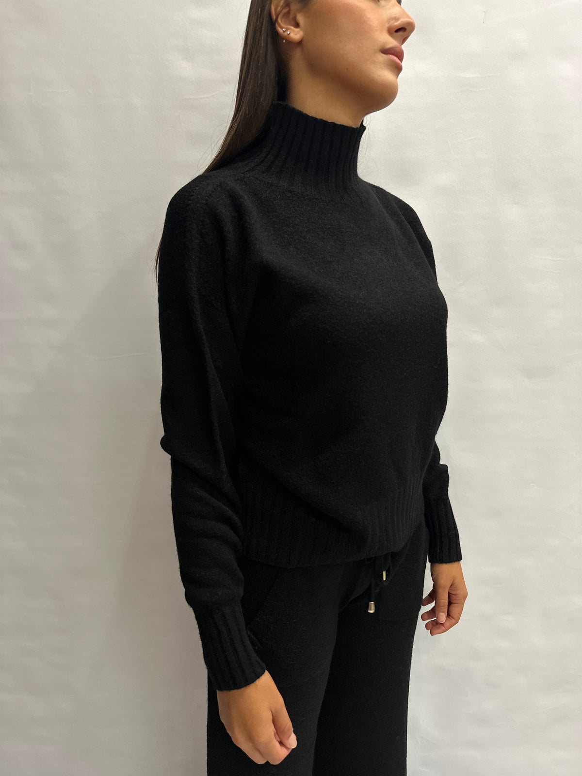 Coordinato BLUEJOINT in maglia composto da pantalone a zampa e maglia con collo a cratere , COD: 570145 E 570284