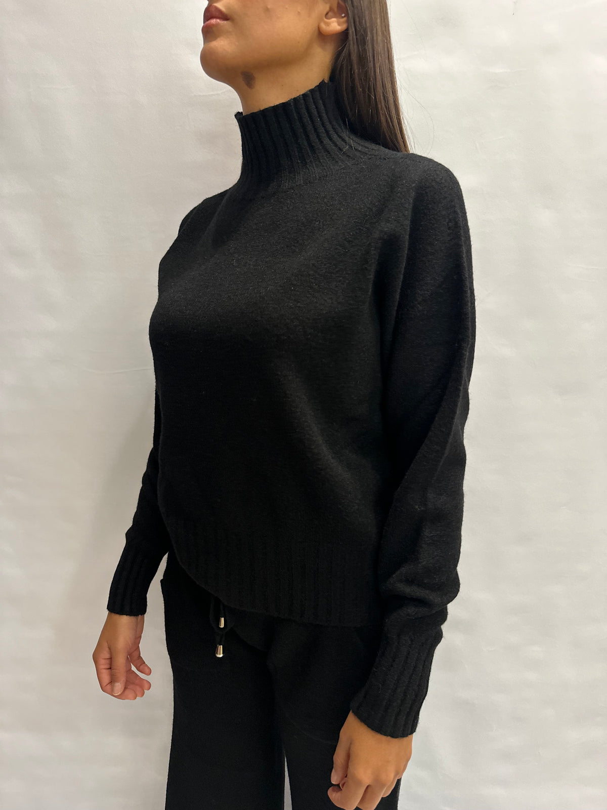 Coordinato BLUEJOINT in maglia composto da pantalone a zampa e maglia con collo a cratere , COD: 570145 E 570284