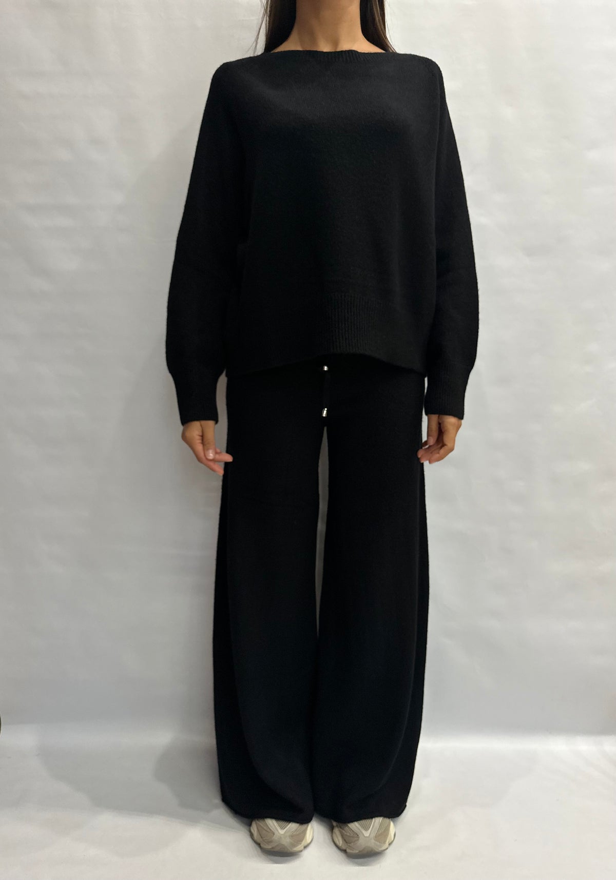 Coordinato BLUEJOINT in maglia composto da pantalone a palazzo e maglia con collo a barchetta , COD: 370176  E 570587