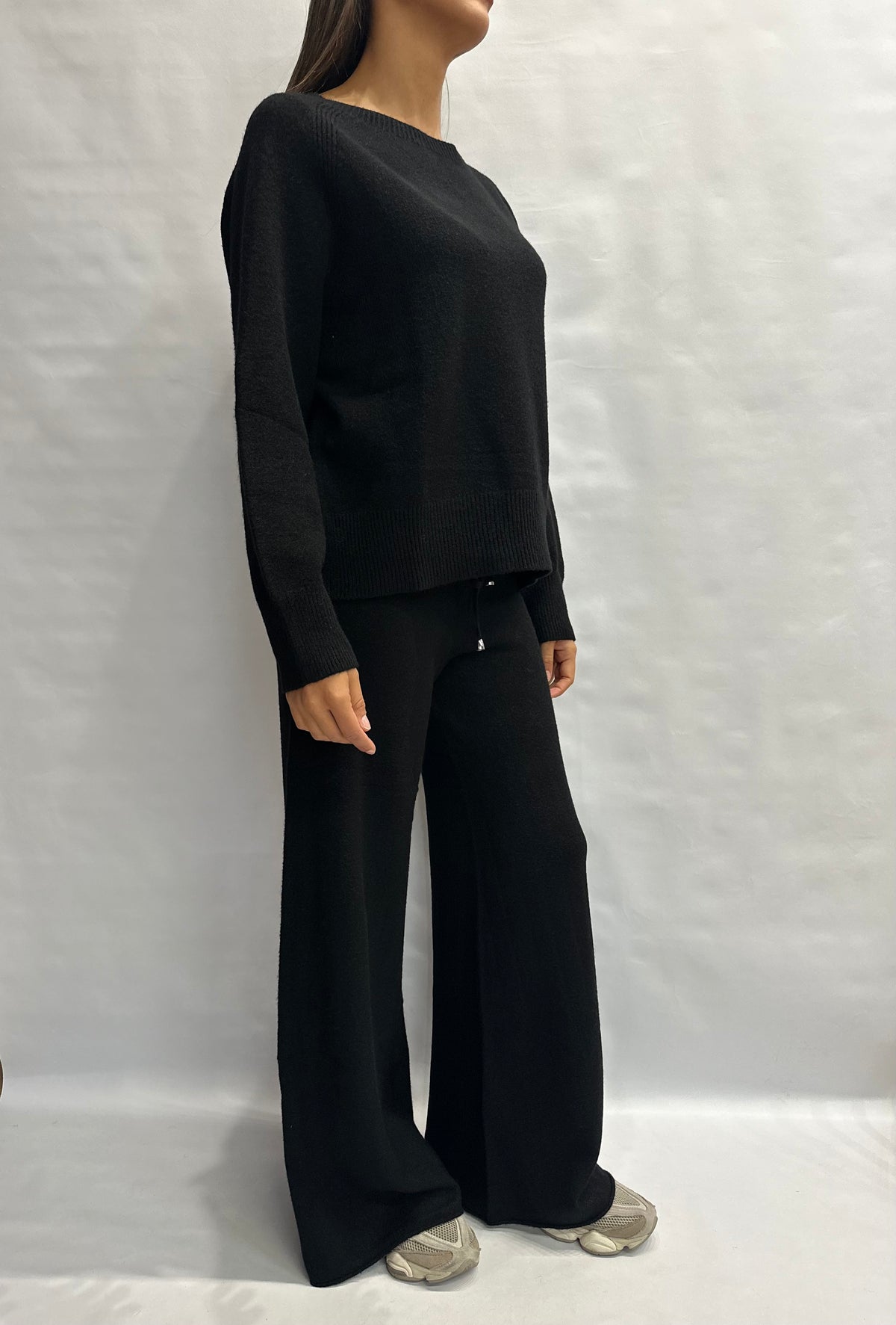 Coordinato BLUEJOINT in maglia composto da pantalone a palazzo e maglia con collo a barchetta , COD: 370176  E 570587