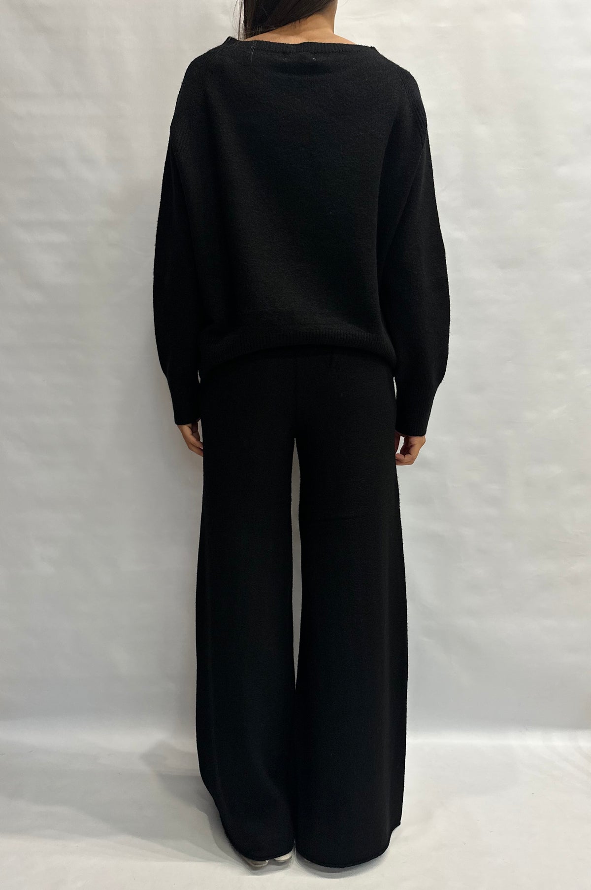 Coordinato BLUEJOINT in maglia composto da pantalone a palazzo e maglia con collo a barchetta , COD: 370176  E 570587