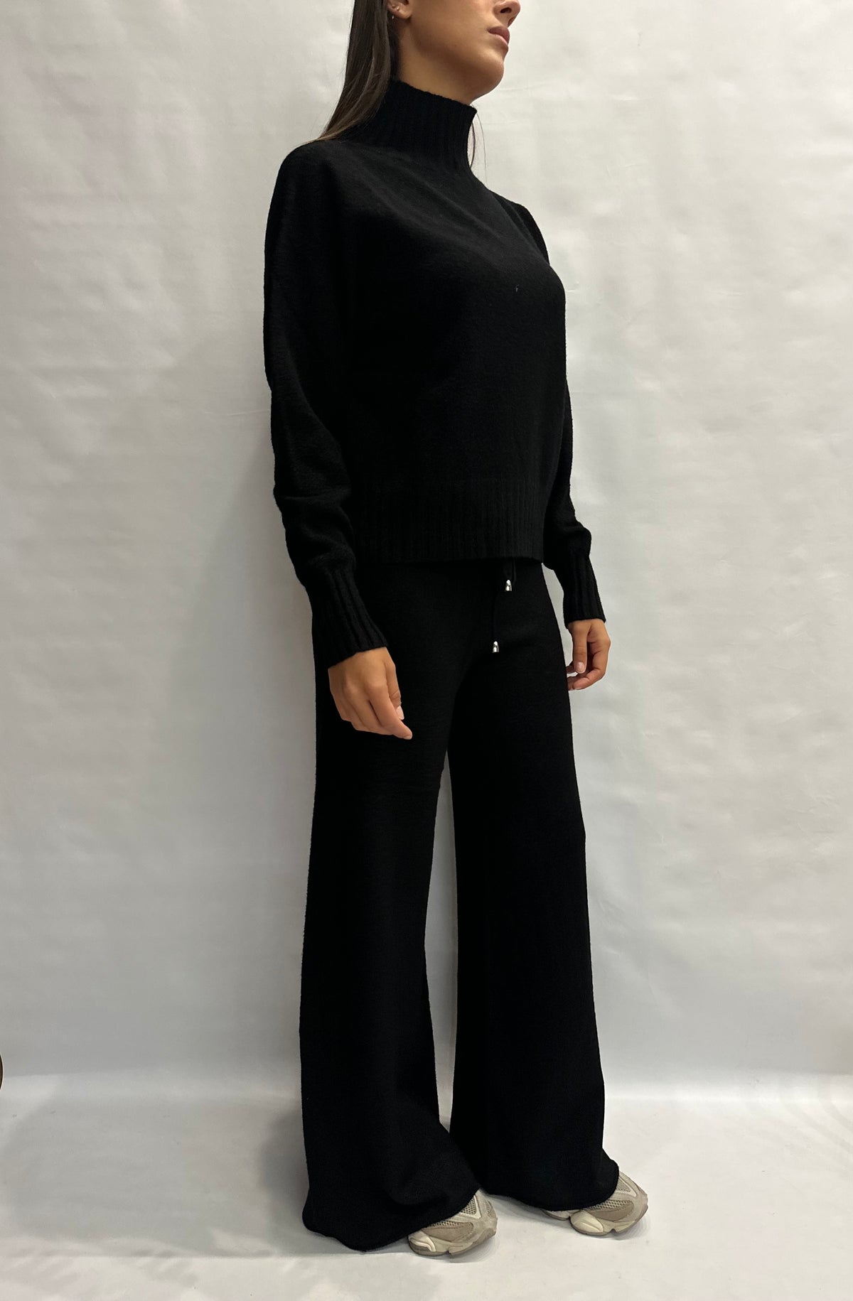 Coordinato BLUEJOINT in maglia con pantalone a palazzo e maglia con collo a cratere , COD: 370176 E 570284
