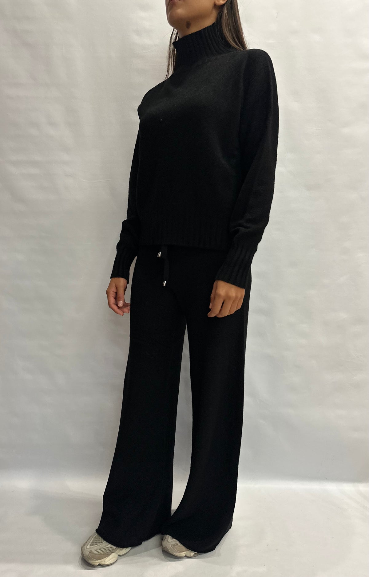 Coordinato BLUEJOINT in maglia con pantalone a palazzo e maglia con collo a cratere , COD: 370176 E 570284