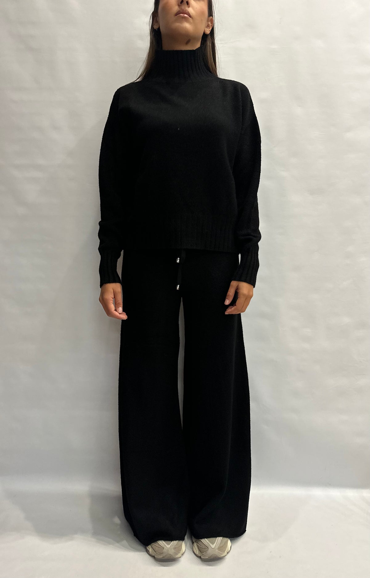 Coordinato BLUEJOINT in maglia con pantalone a palazzo e maglia con collo a cratere , COD: 370176 E 570284