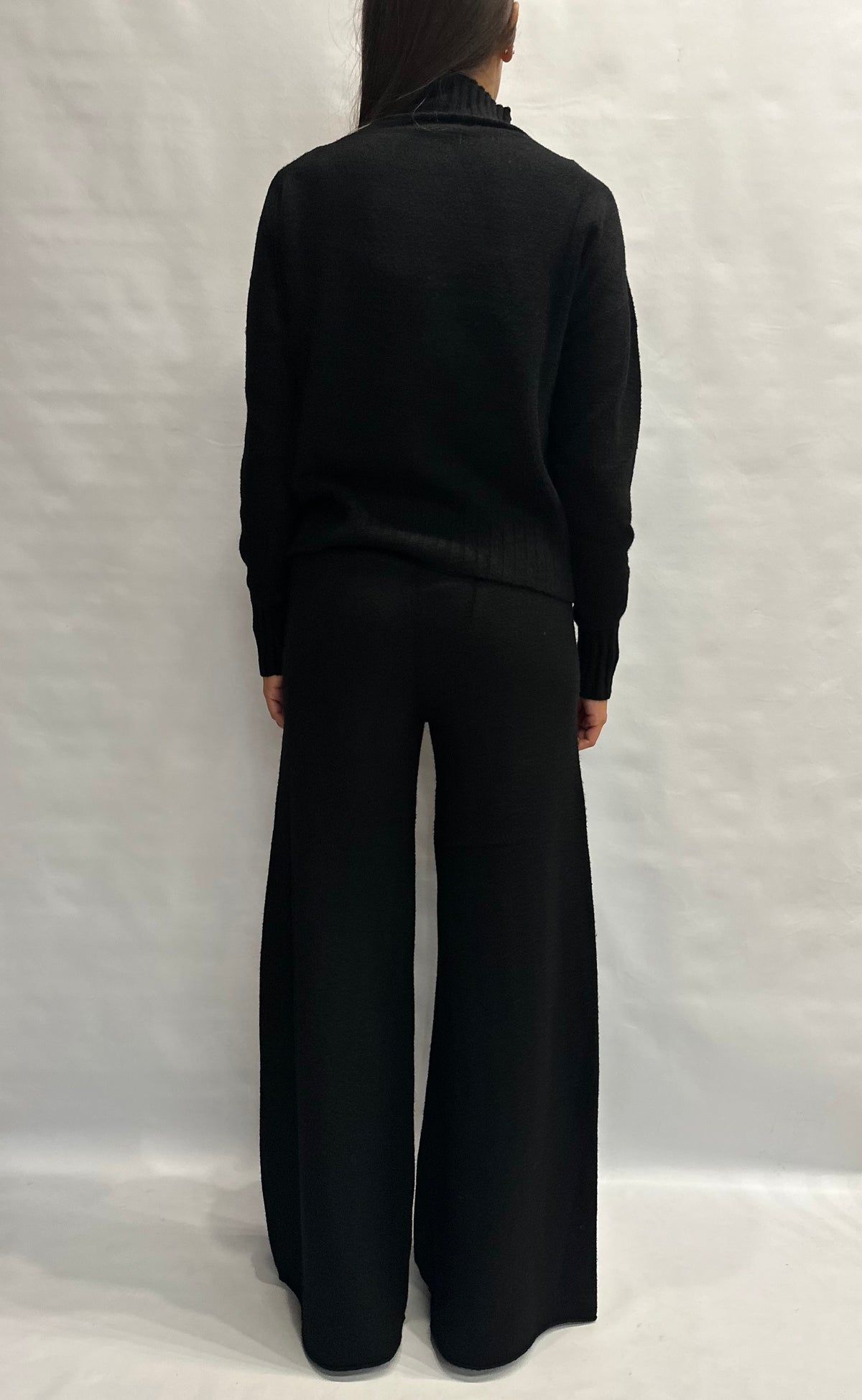 Coordinato BLUEJOINT in maglia con pantalone a palazzo e maglia con collo a cratere , COD: 370176 E 570284