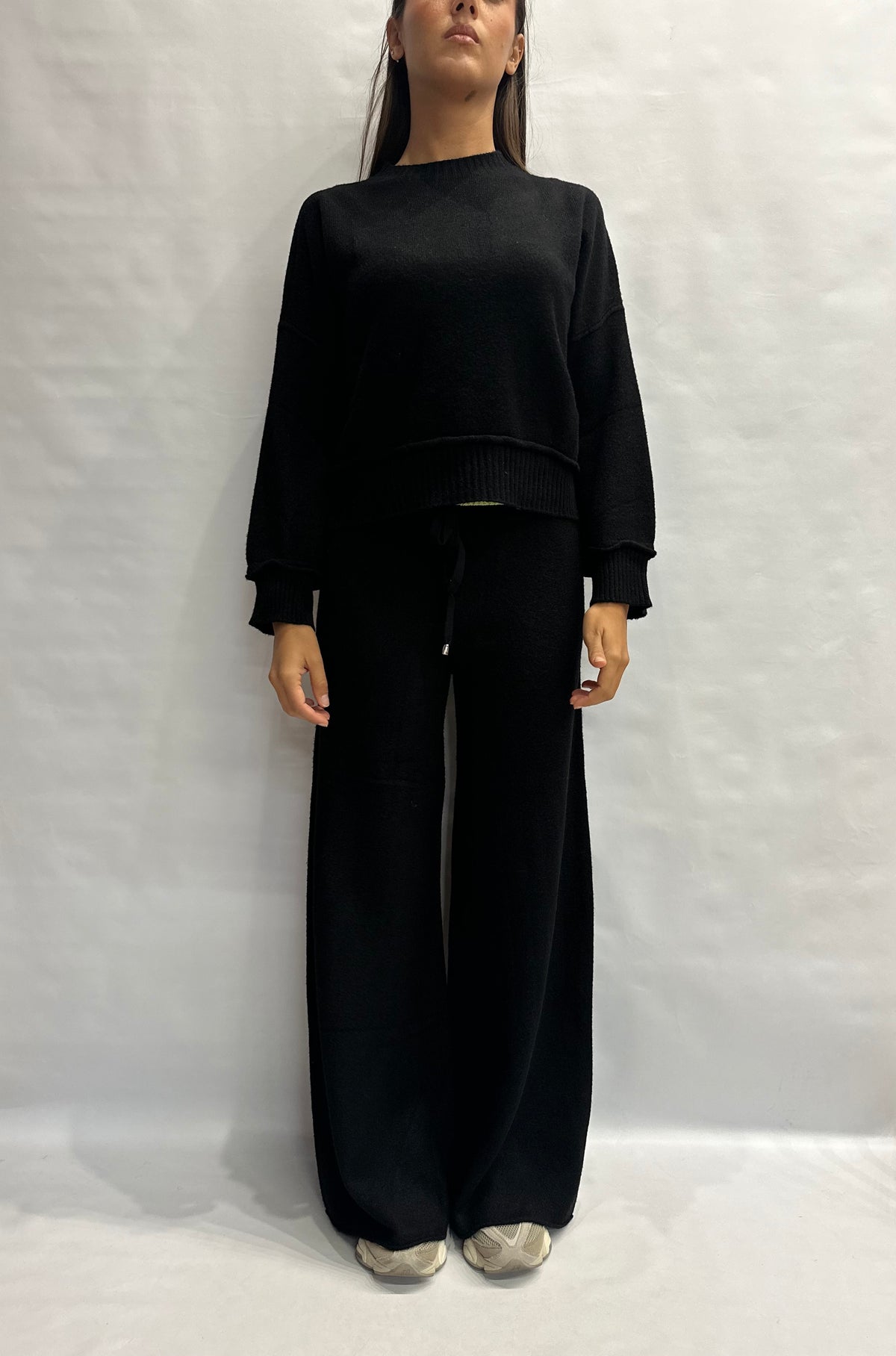 Coordinato BLUEJOINT in maglia con pantalone a palazzo e maglia cropped (corta con spalla bassa) , COD: 370176 E 370126