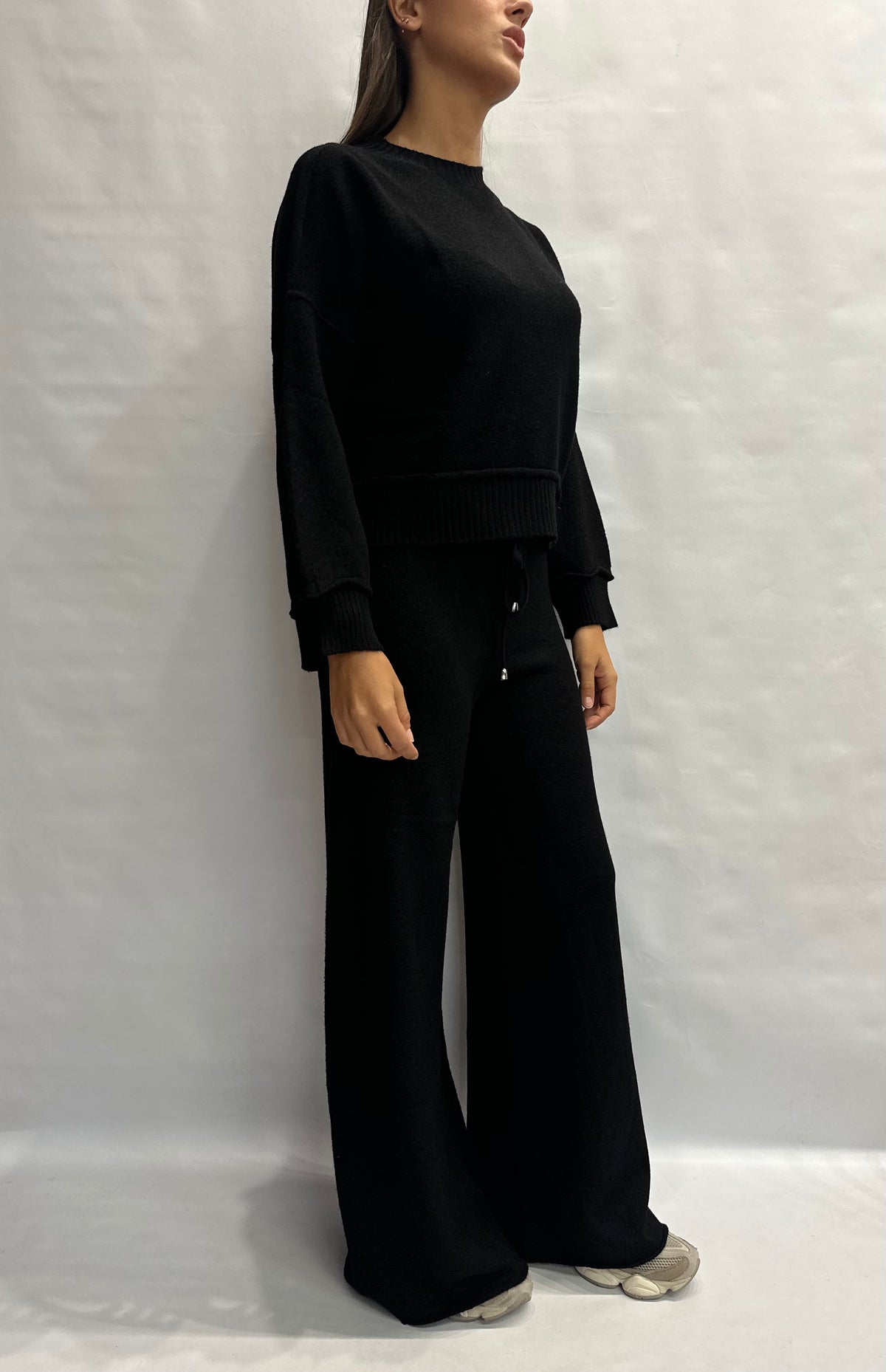 Coordinato BLUEJOINT in maglia con pantalone a palazzo e maglia cropped (corta con spalla bassa) , COD: 370176 E 370126