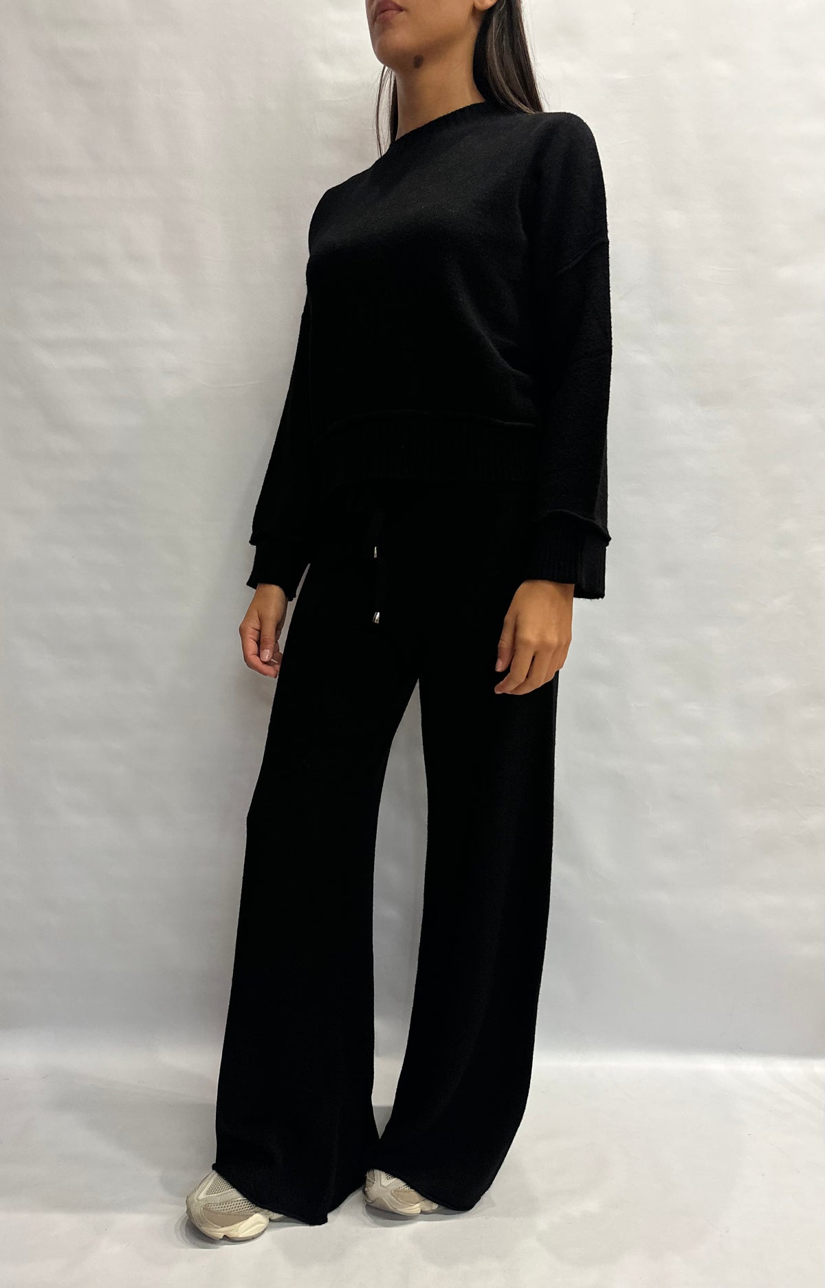 Coordinato BLUEJOINT in maglia con pantalone a palazzo e maglia cropped (corta con spalla bassa) , COD: 370176 E 370126