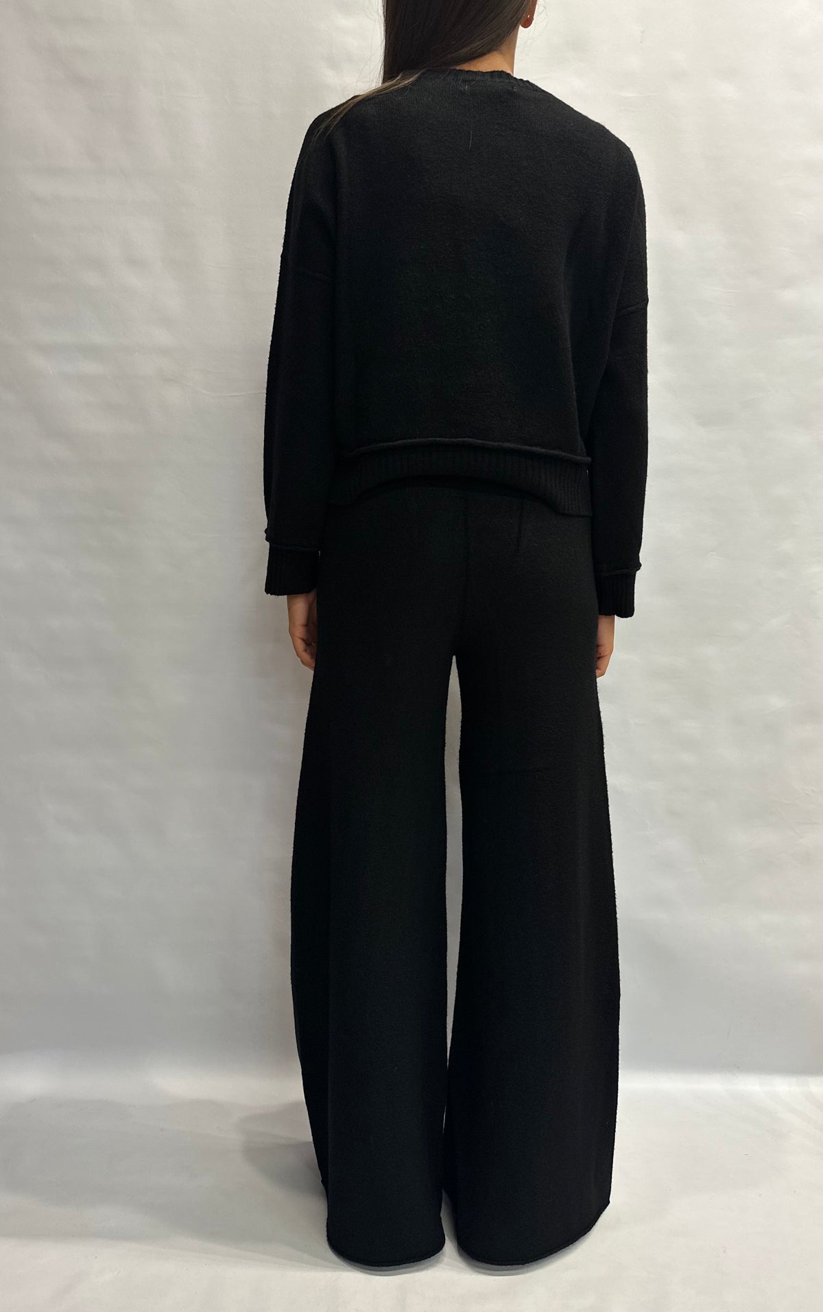 Coordinato BLUEJOINT in maglia con pantalone a palazzo e maglia cropped (corta con spalla bassa) , COD: 370176 E 370126