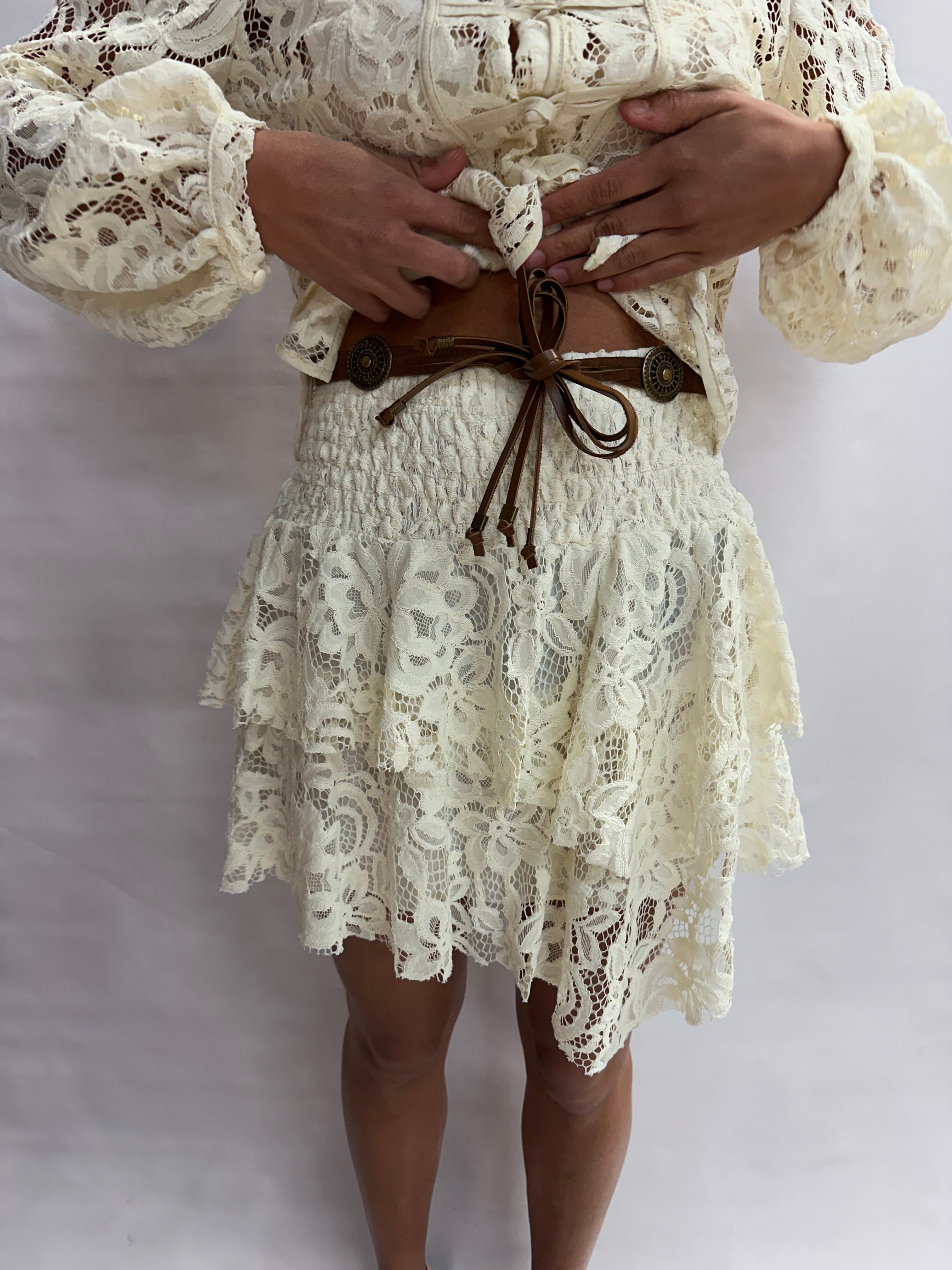 Gonna TENSIONE IN corta in pizzo leggermente asimmetrica disponibile  con casacca in coordinato- Cod: S26G699