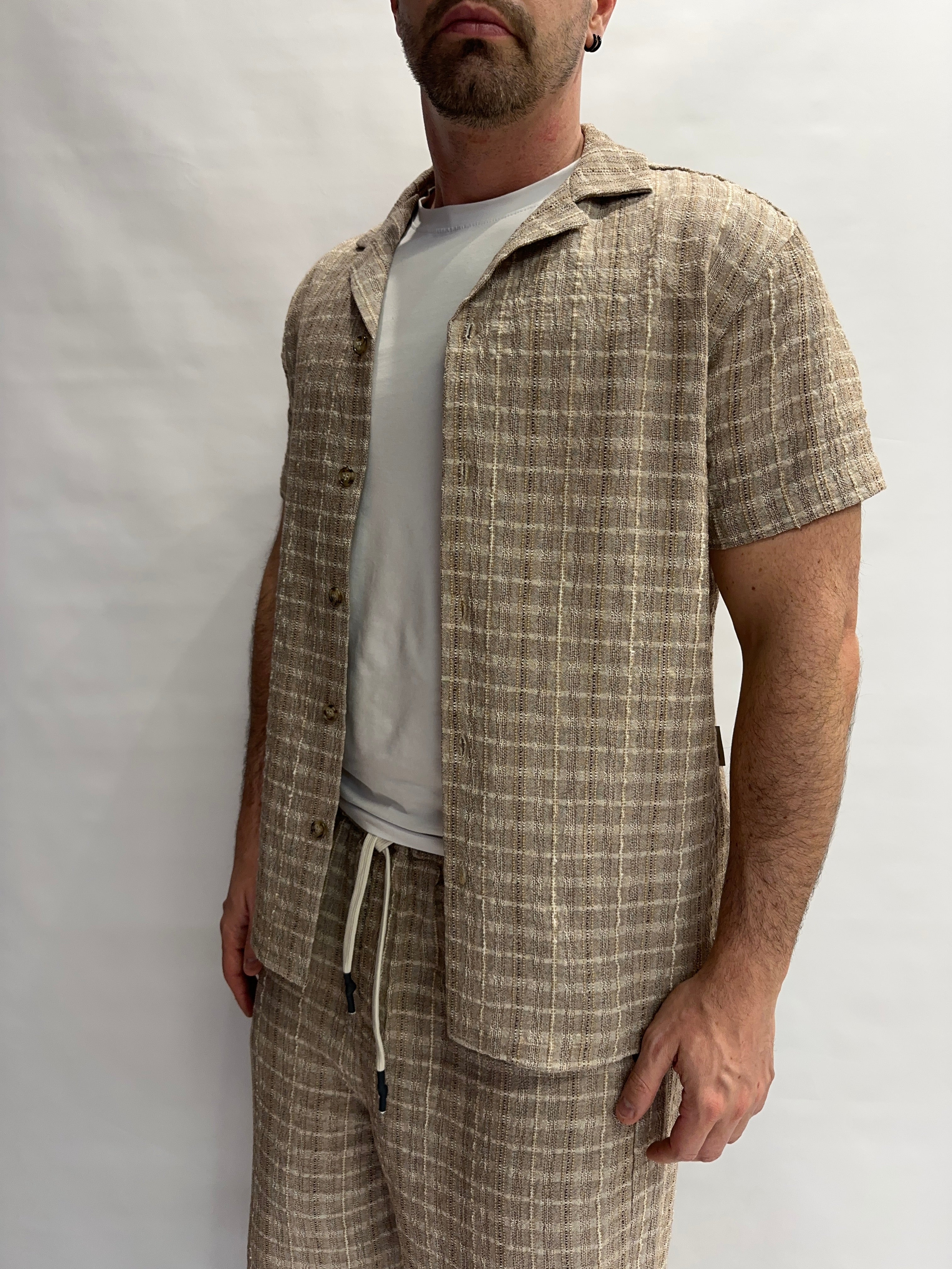Camicia BL11 in trama jacquard, leggermente over, manica corta, disponibile anche con bermuda in coordinato - Cod: 05BL263530