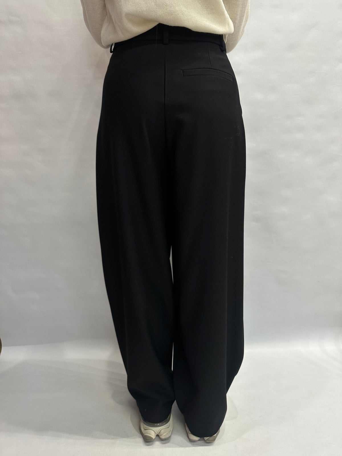 Pantalone TENSIONE IN morbido con bottone spostato più in basso rispetto alla vita - COD: PT154AT