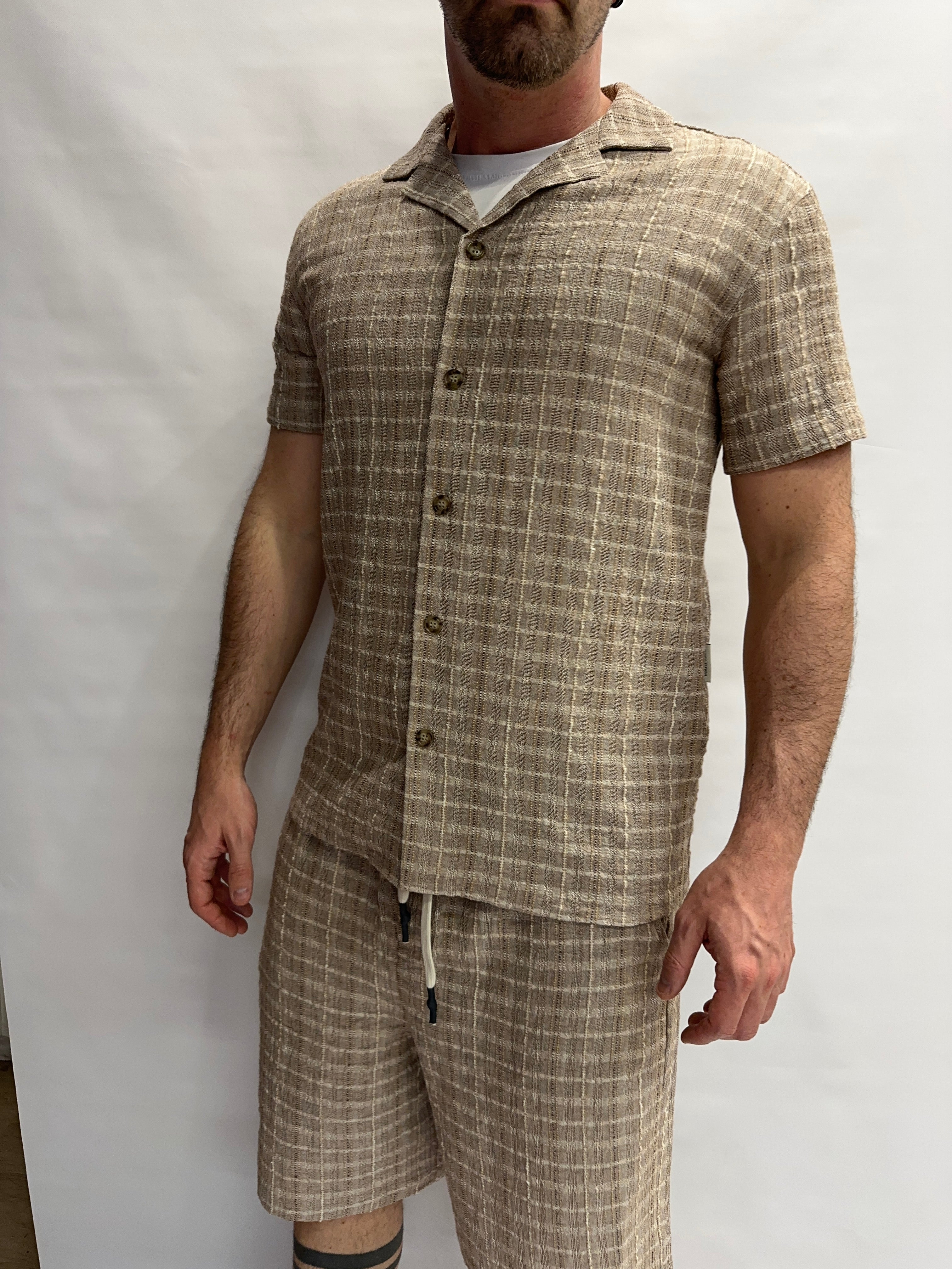 Camicia BL11 in trama jacquard, leggermente over, manica corta, disponibile anche con bermuda in coordinato - Cod: 05BL263530